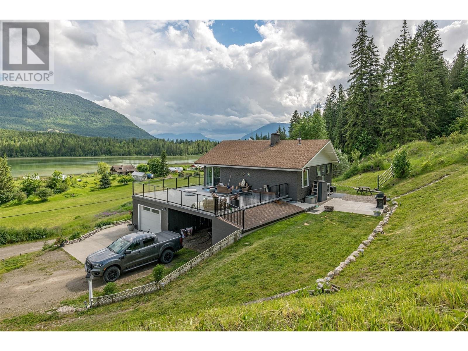 3304 White Lake Road, Sorrento, BC V0E2W1