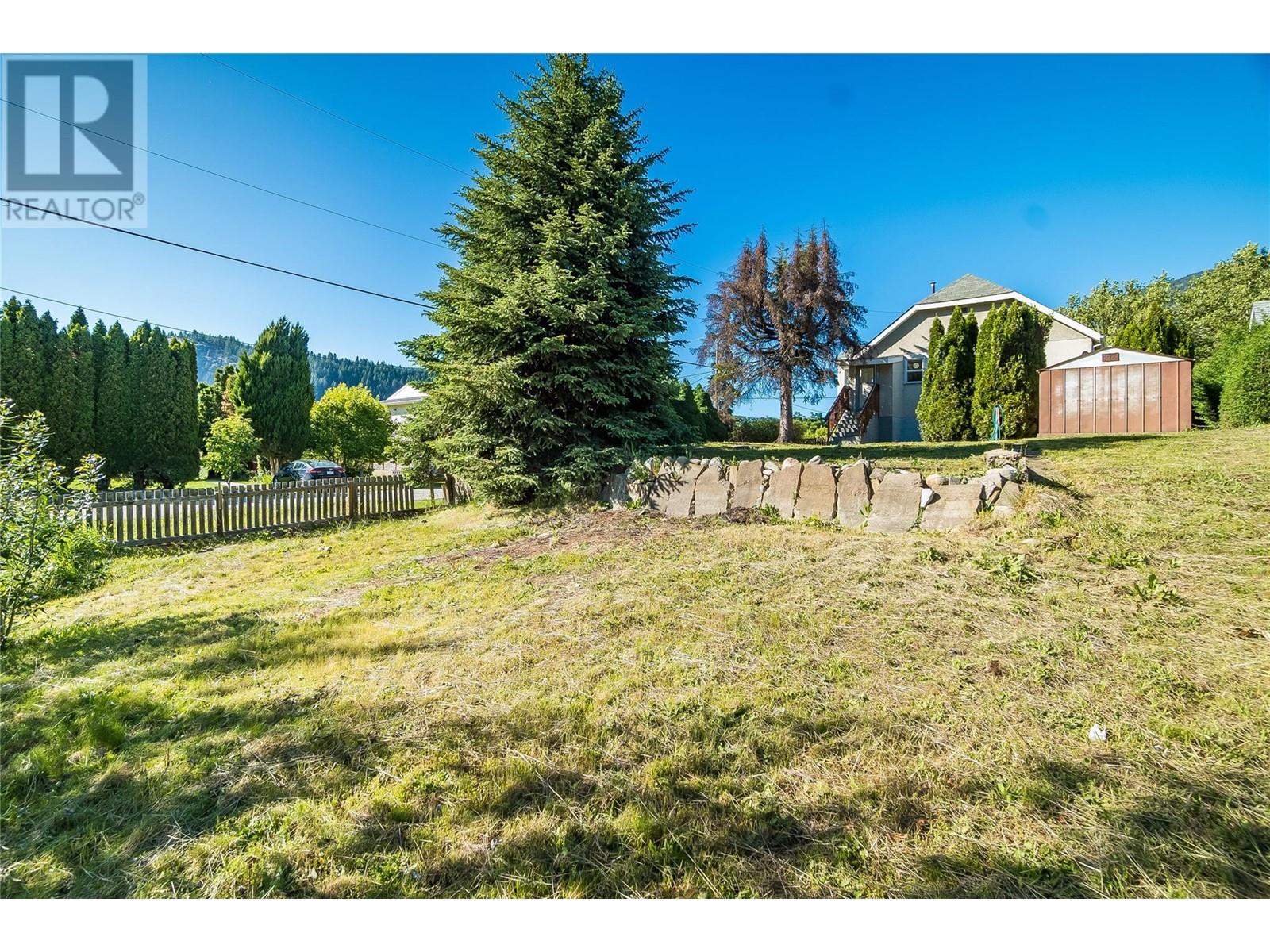 152 Columbia Avenue, Castlegar, BC V1N1A7