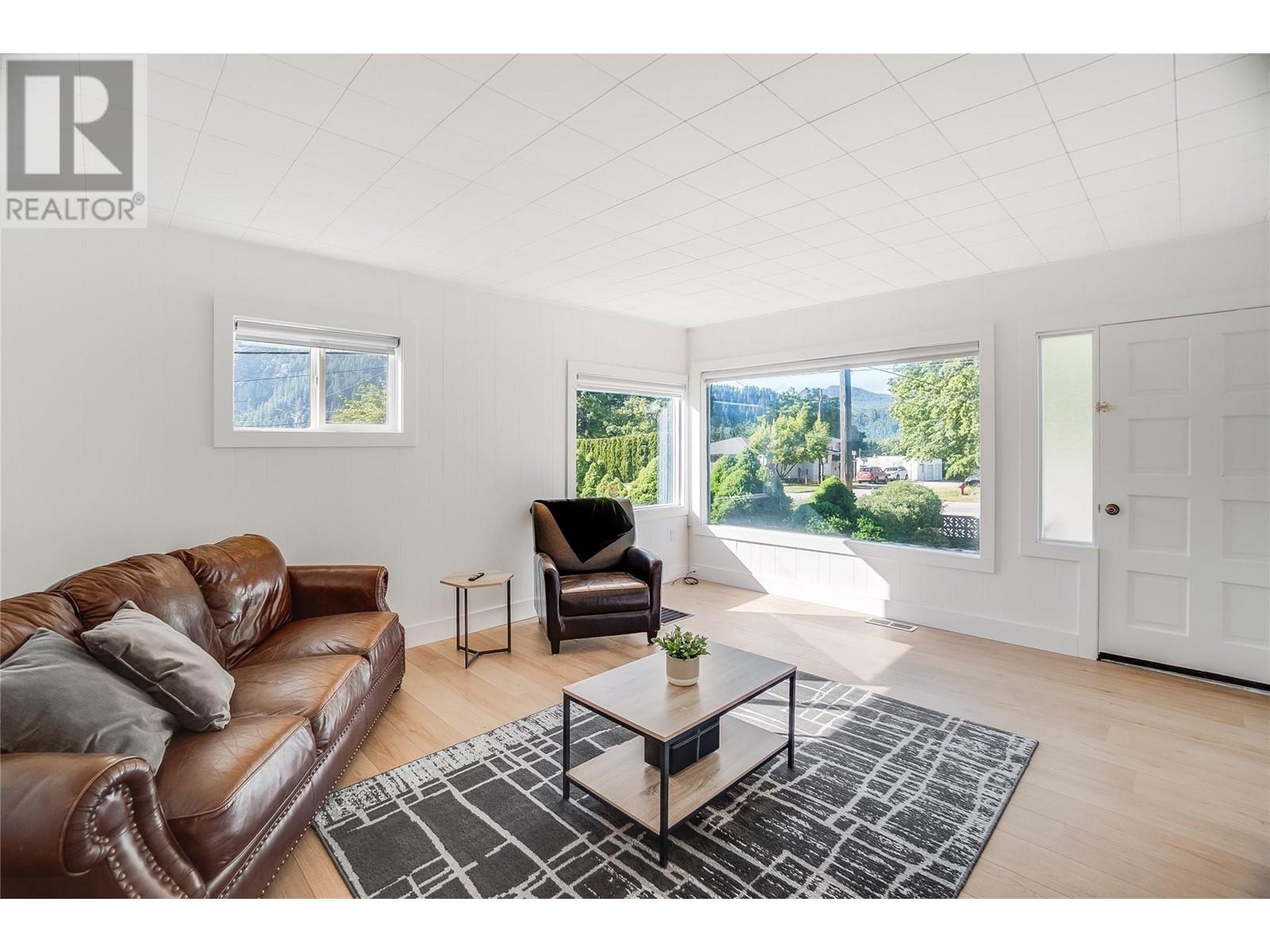 Property at 152 Columbia Avenue image 5