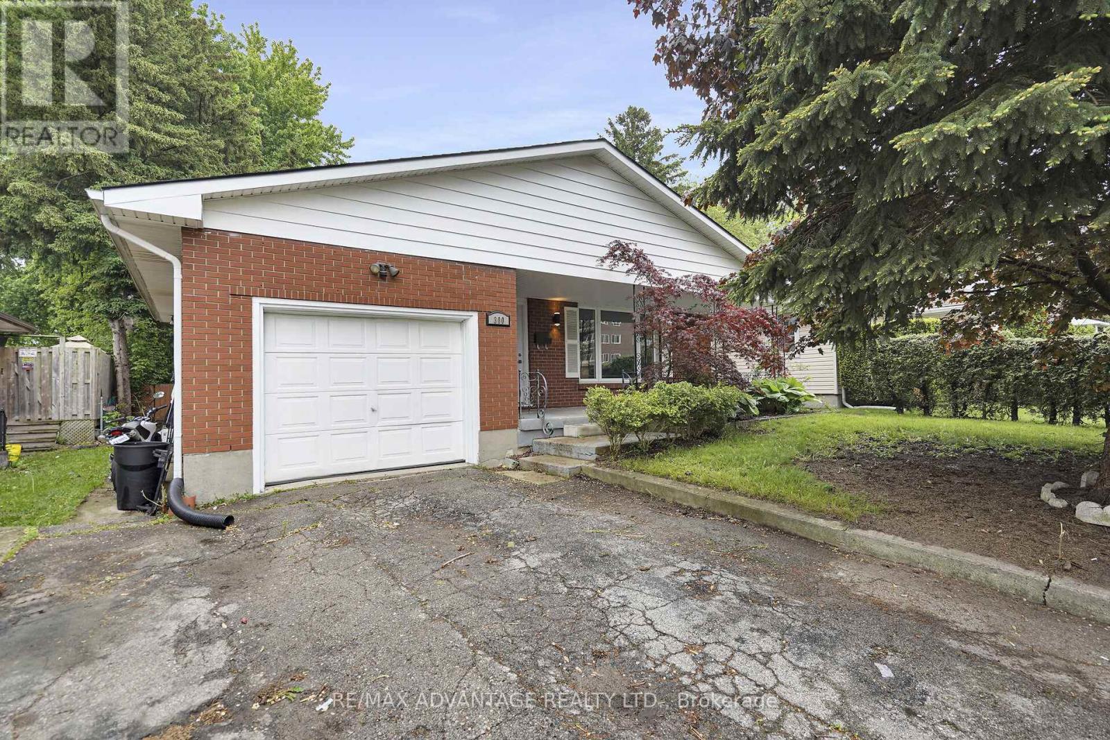 300 BRIARHILL AVENUE, London East, Ontario