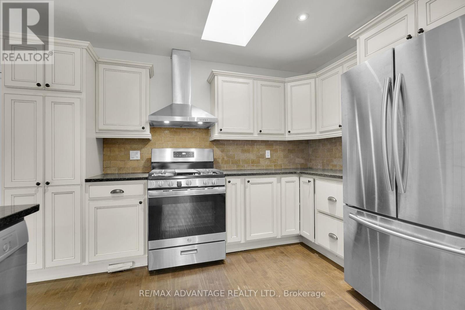 300 Briarhill Avenue, London East, Ontario  N5Y 1N8 - Photo 12 - X12184659