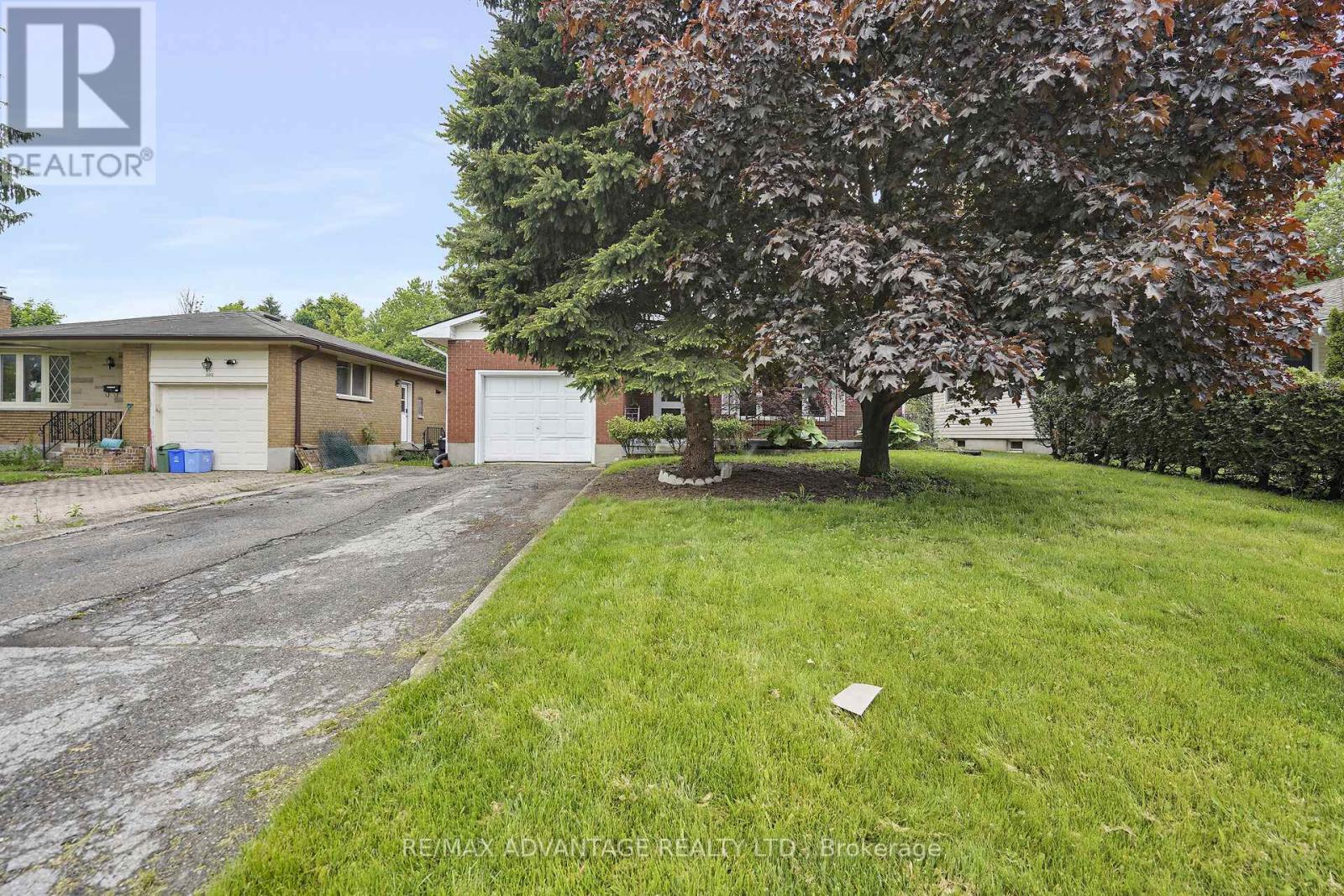 300 Briarhill Avenue, London East, Ontario  N5Y 1N8 - Photo 2 - X12184659