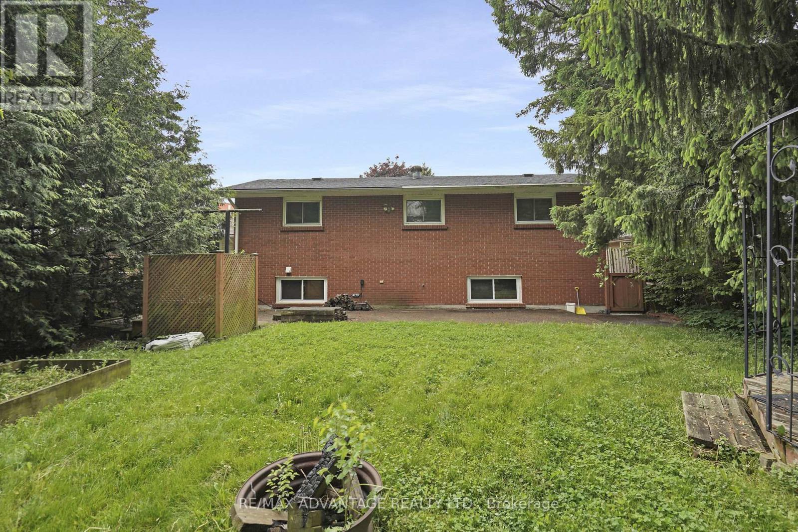 300 Briarhill Avenue, London East, Ontario  N5Y 1N8 - Photo 34 - X12184659