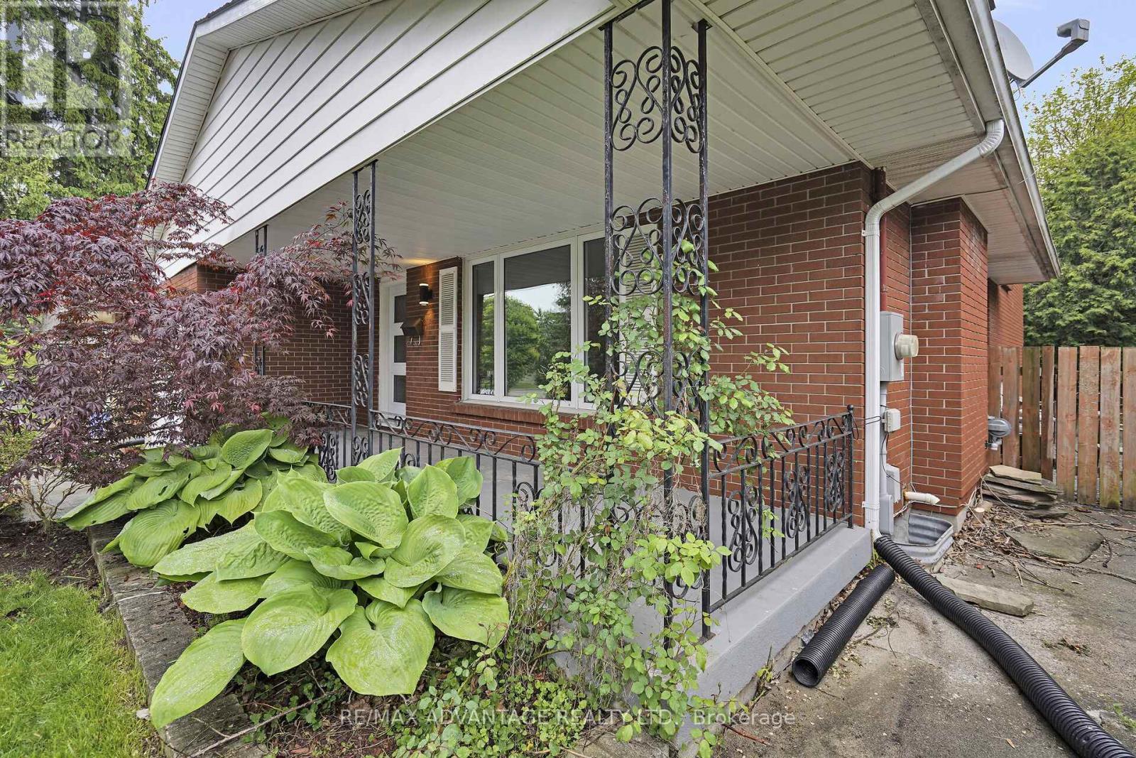 300 Briarhill Avenue, London East, Ontario  N5Y 1N8 - Photo 4 - X12184659