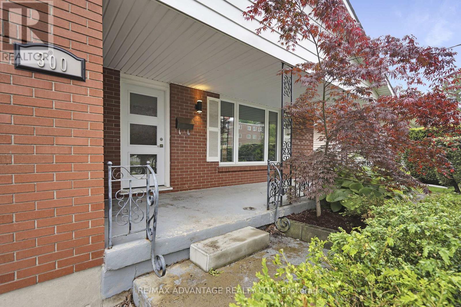 300 Briarhill Avenue, London East, Ontario  N5Y 1N8 - Photo 5 - X12184659