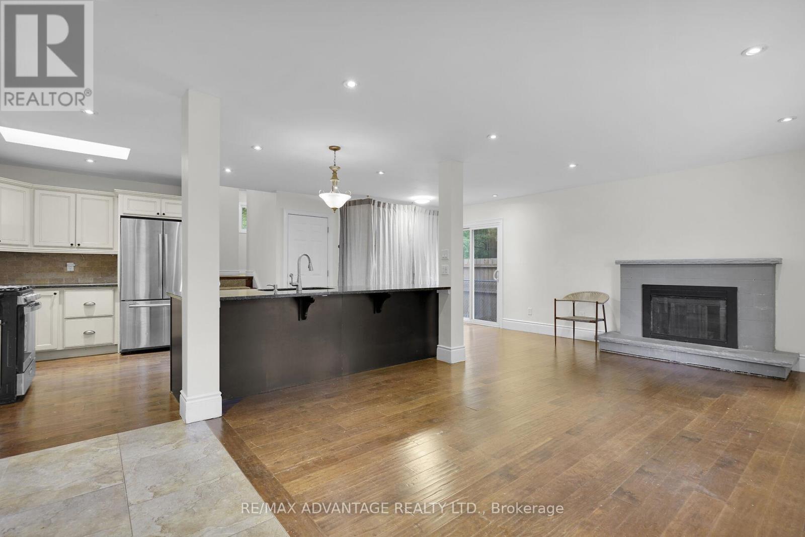 300 Briarhill Avenue, London East, Ontario  N5Y 1N8 - Photo 7 - X12184659