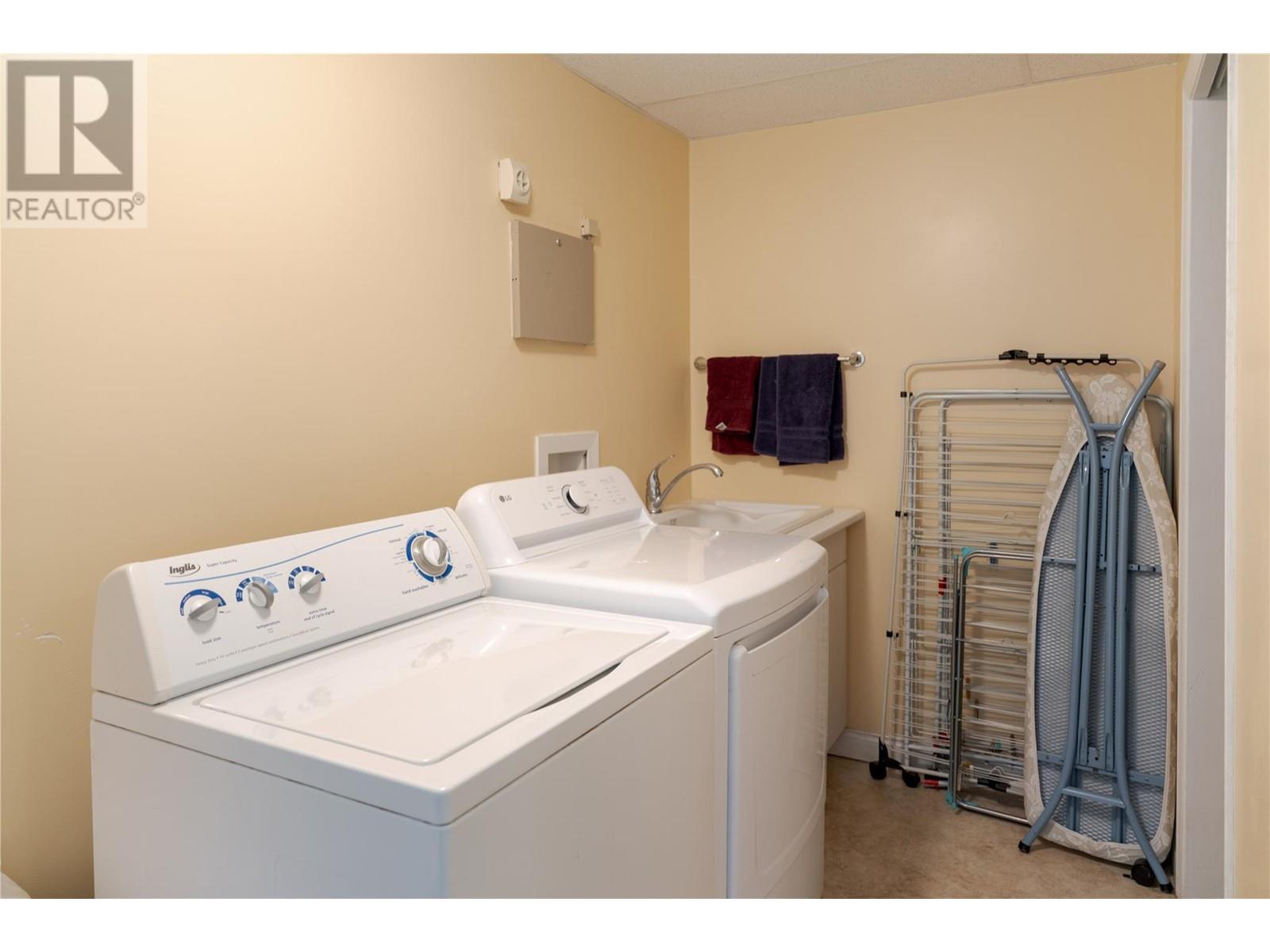 740 ROYAL PINE Drive Kelowna Photo 37