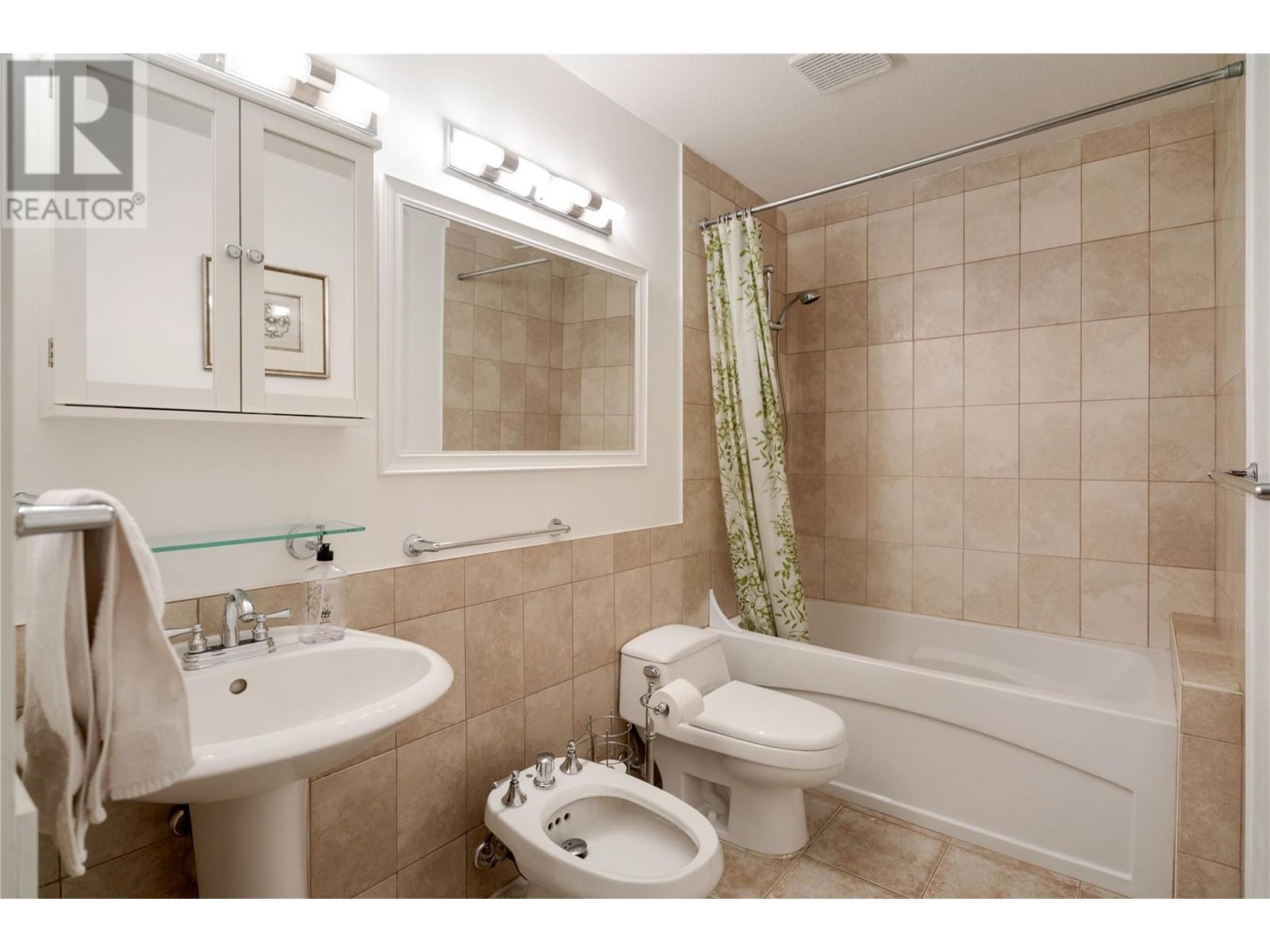 740 ROYAL PINE Drive Kelowna Photo 35