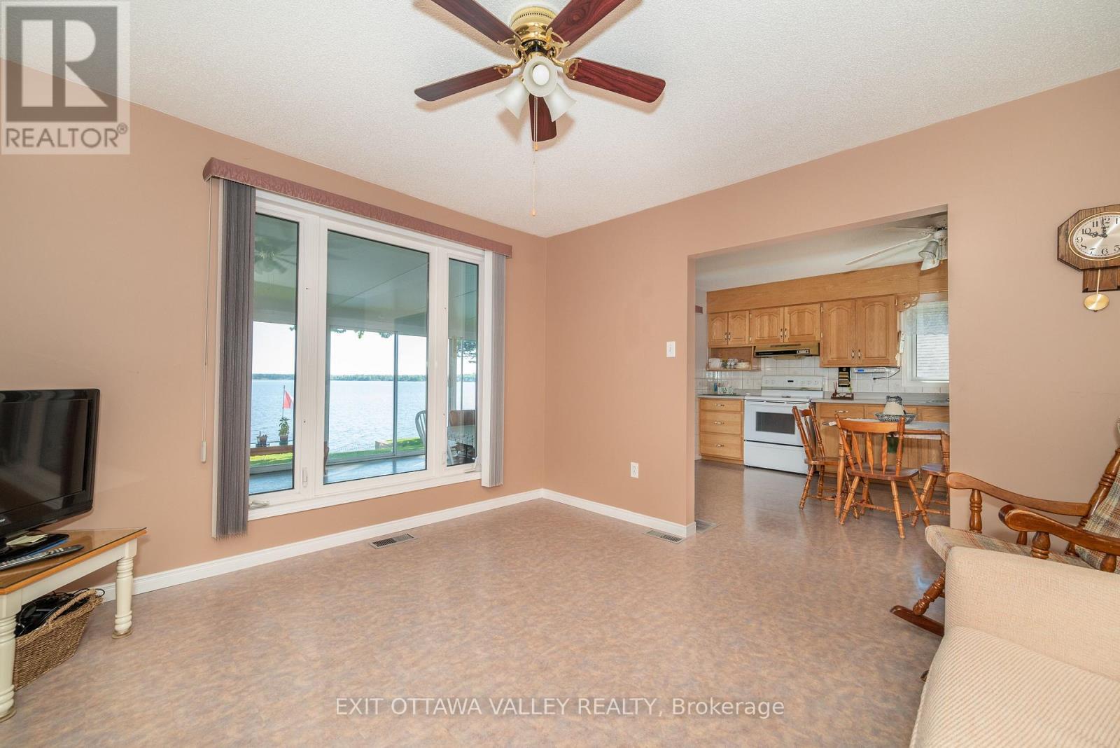 1215 Burns Drive, Laurentian Valley, Ontario  K8A 7M9 - Photo 7 - X12184597