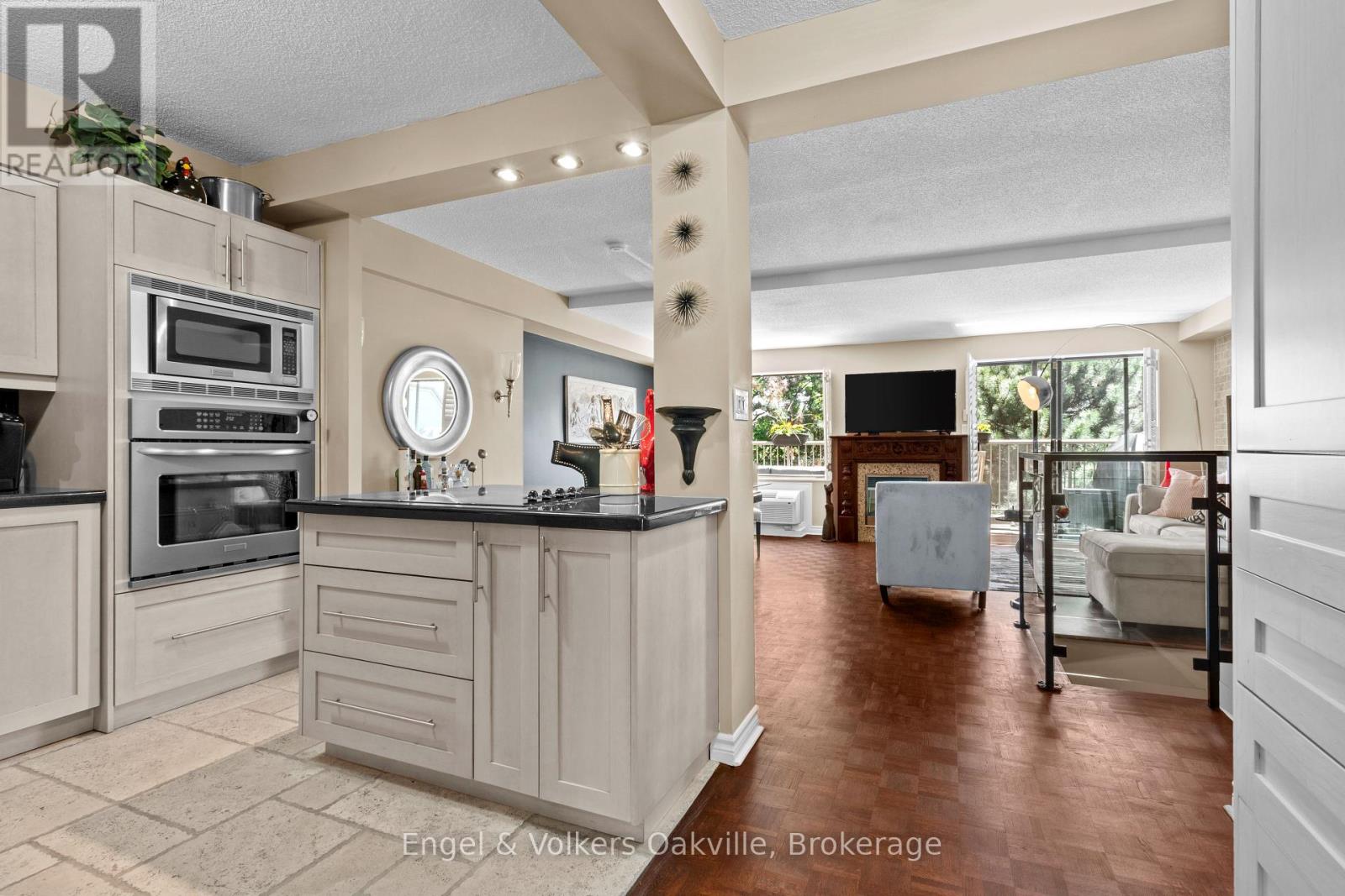 402 - 1000 Cedarglen Gate, Mississauga (Erindale), Ontario  L5C 3Z5 - Photo 10 - W12184681