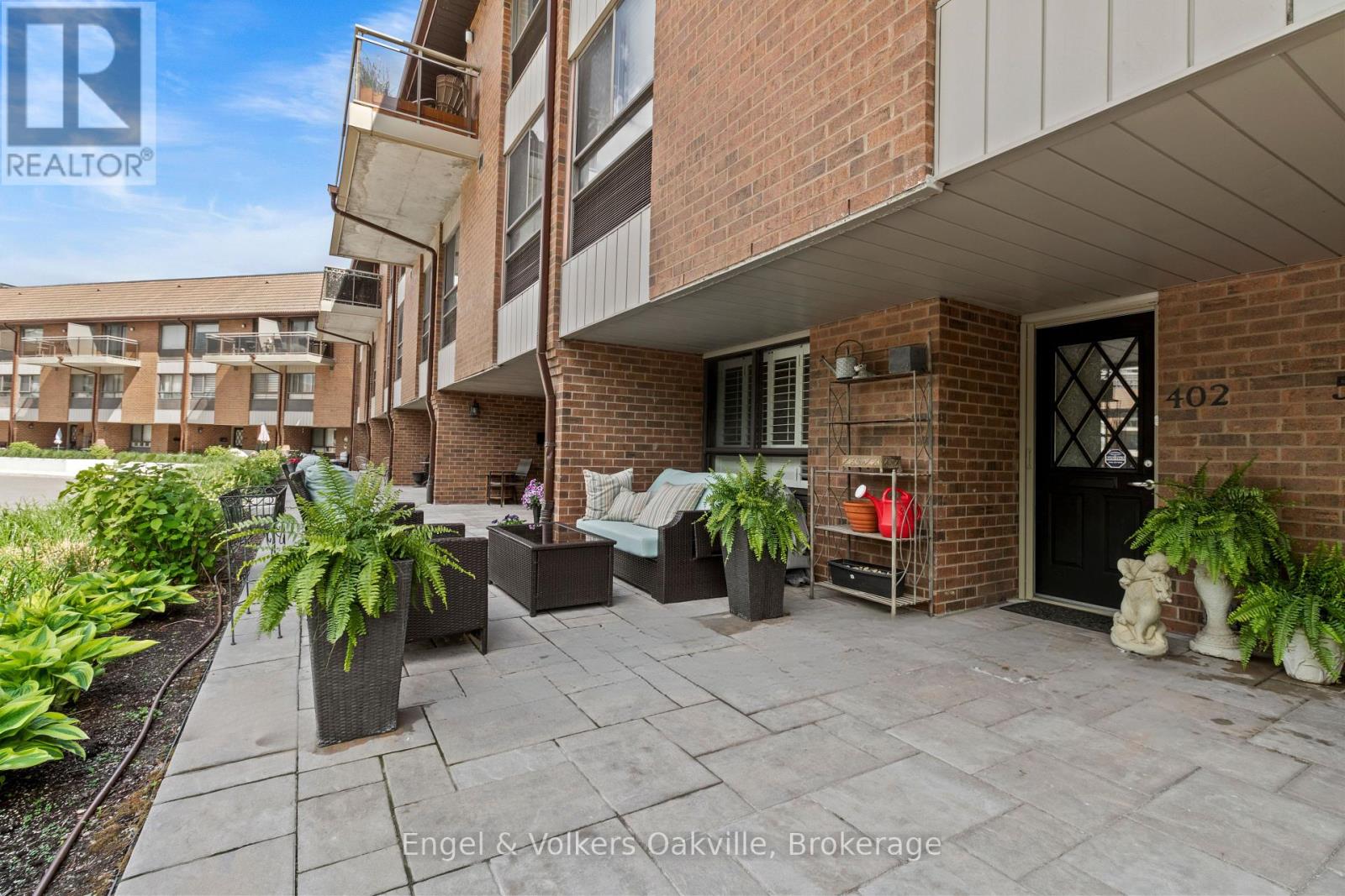 402 - 1000 Cedarglen Gate, Mississauga (Erindale), Ontario  L5C 3Z5 - Photo 3 - W12184681