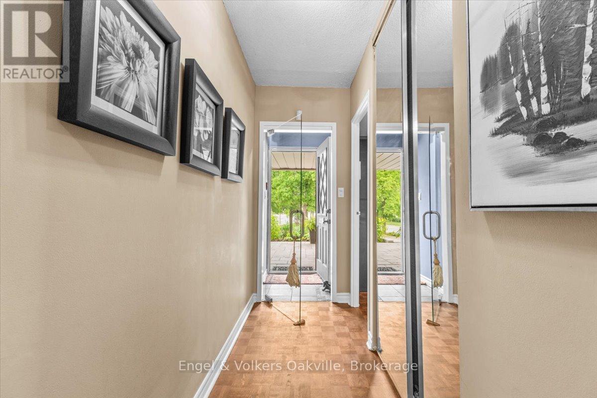 402 - 1000 Cedarglen Gate, Mississauga (Erindale), Ontario  L5C 3Z5 - Photo 4 - W12184681