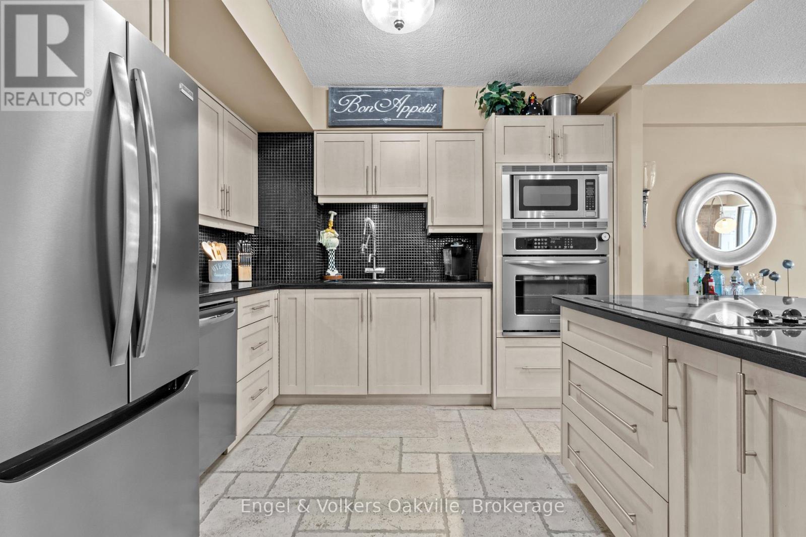 402 - 1000 Cedarglen Gate, Mississauga (Erindale), Ontario  L5C 3Z5 - Photo 9 - W12184681