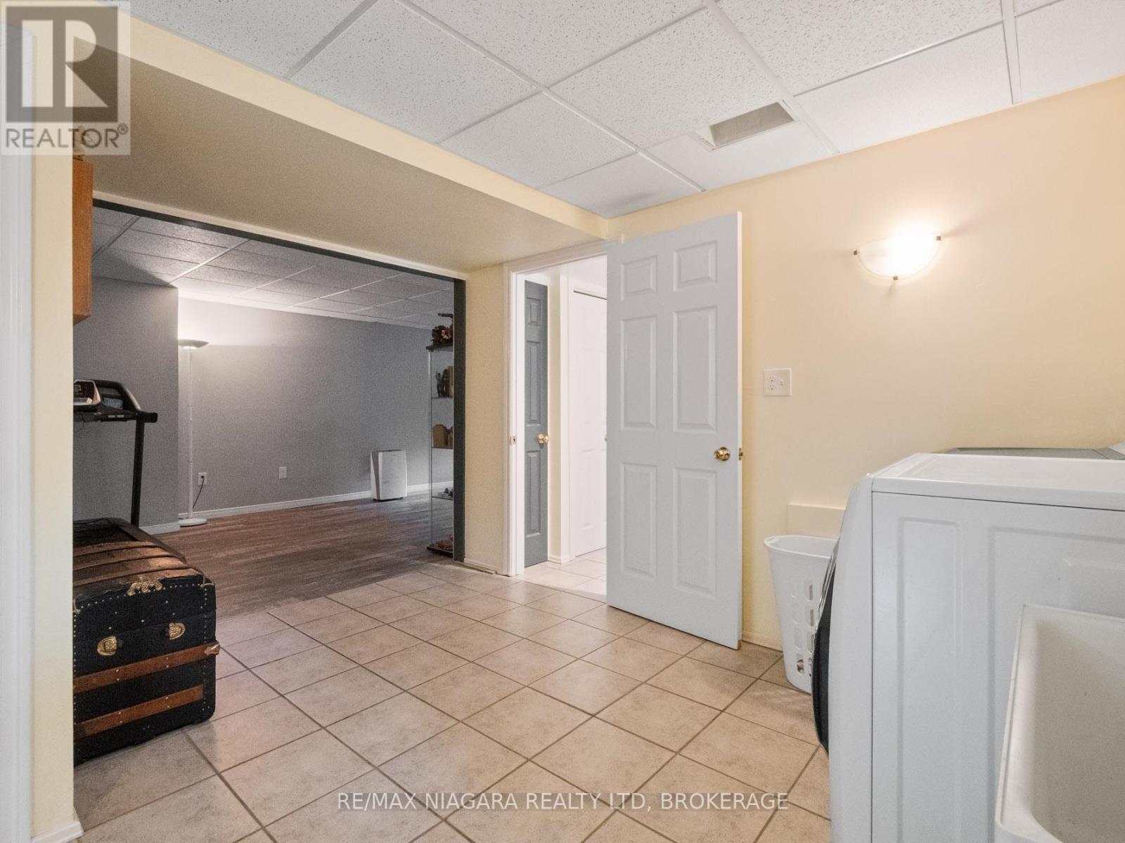 470 Glenwood Drive, Fort Erie, Ontario  L0S 1N0 - Photo 19 - X12184650