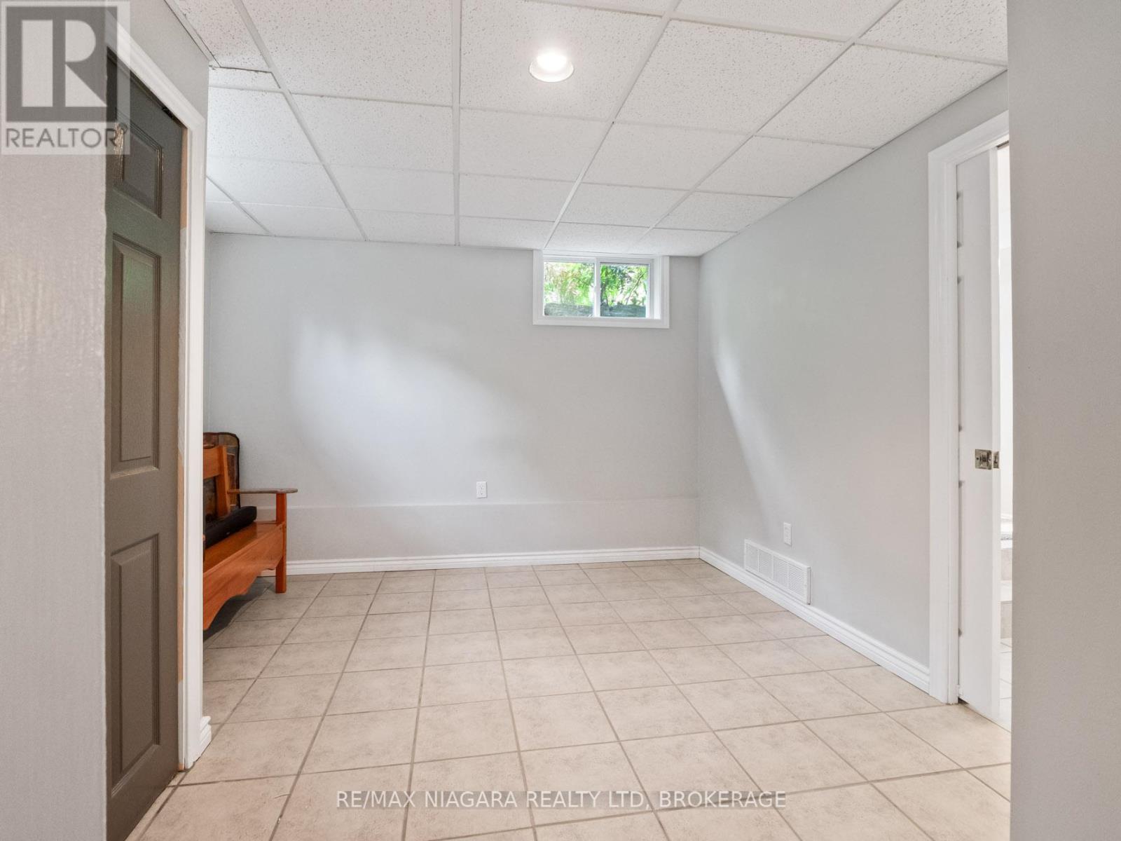 470 Glenwood Drive, Fort Erie, Ontario  L0S 1N0 - Photo 21 - X12184650