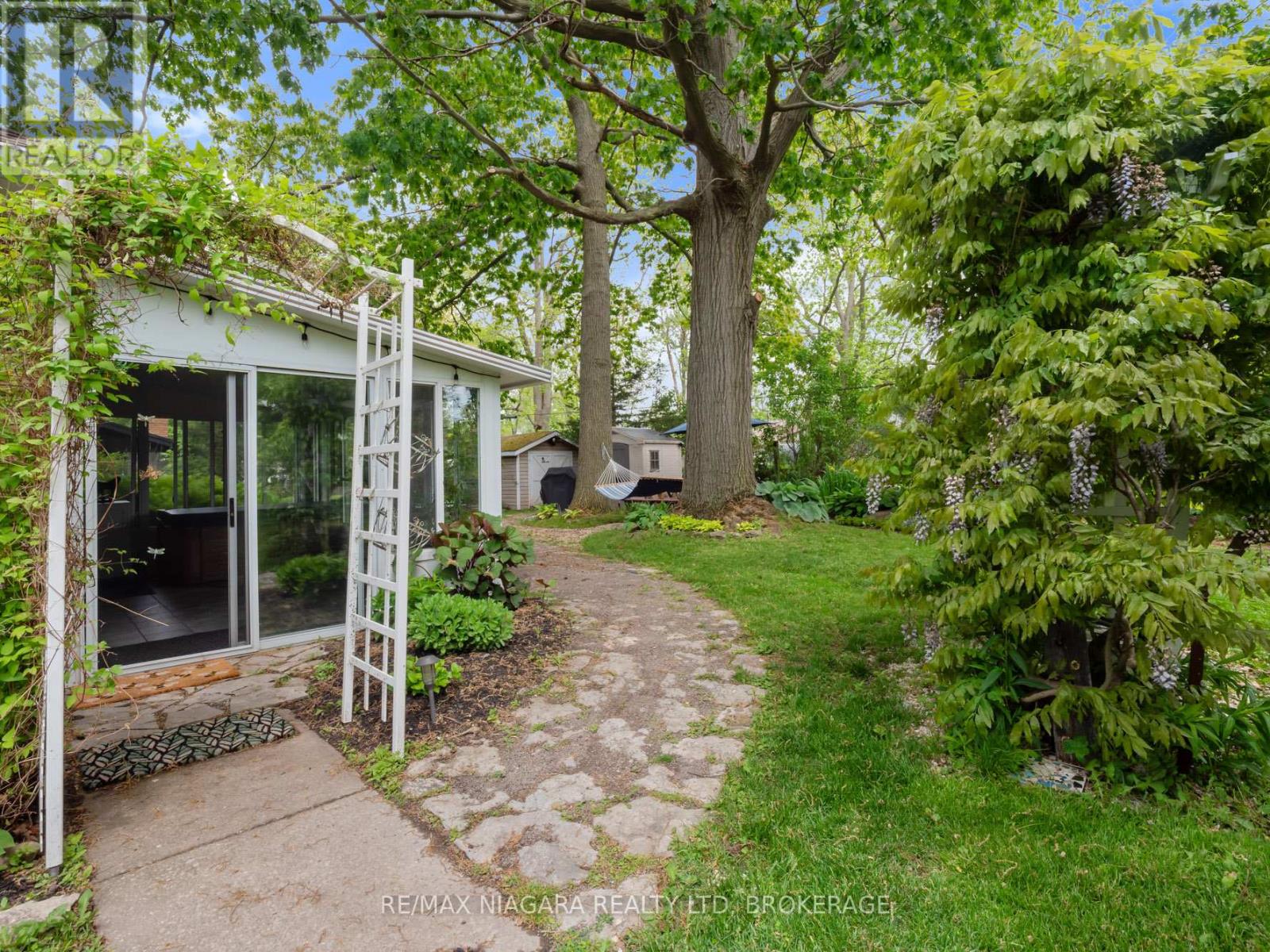 470 Glenwood Drive, Fort Erie, Ontario  L0S 1N0 - Photo 29 - X12184650