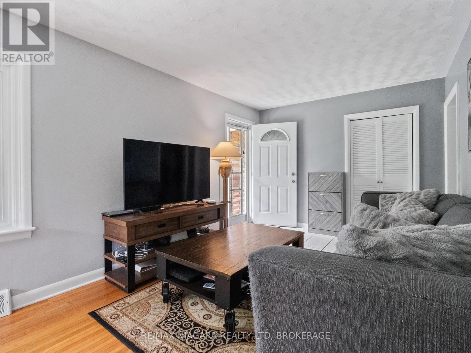 470 Glenwood Drive, Fort Erie, Ontario  L0S 1N0 - Photo 5 - X12184650