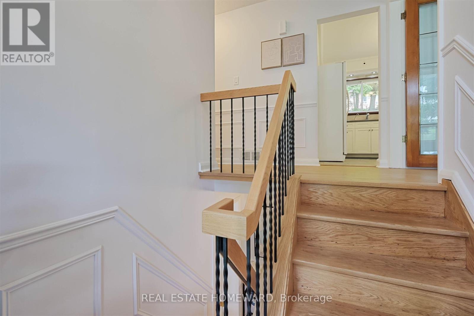 8 Burnview Crescent, Toronto, Ontario  M1H 1B5 - Photo 4 - E12184472
