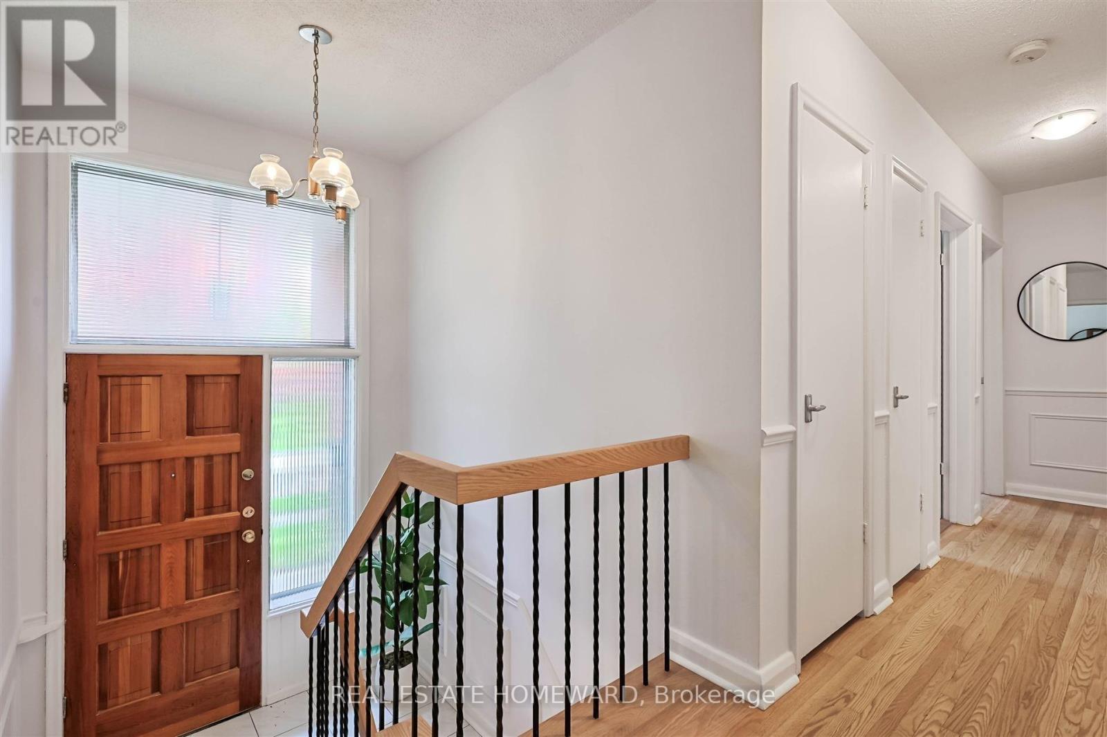 8 Burnview Crescent, Toronto, Ontario  M1H 1B5 - Photo 5 - E12184472