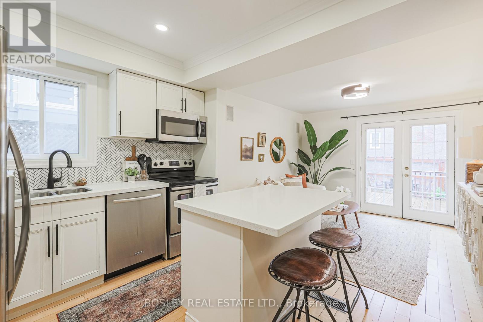 245 Kenilworth Avenue, Toronto, Ontario  M4L 3S7 - Photo 17 - E12184558