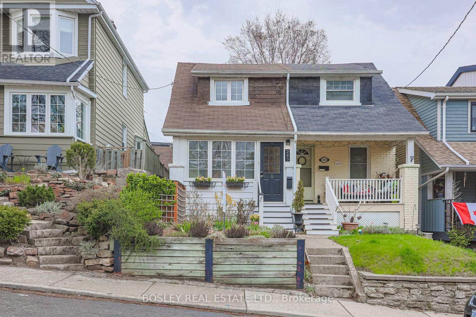 245 Kenilworth Avenue, Toronto, Ontario  M4L 3S7 - Photo 2 - E12184558
