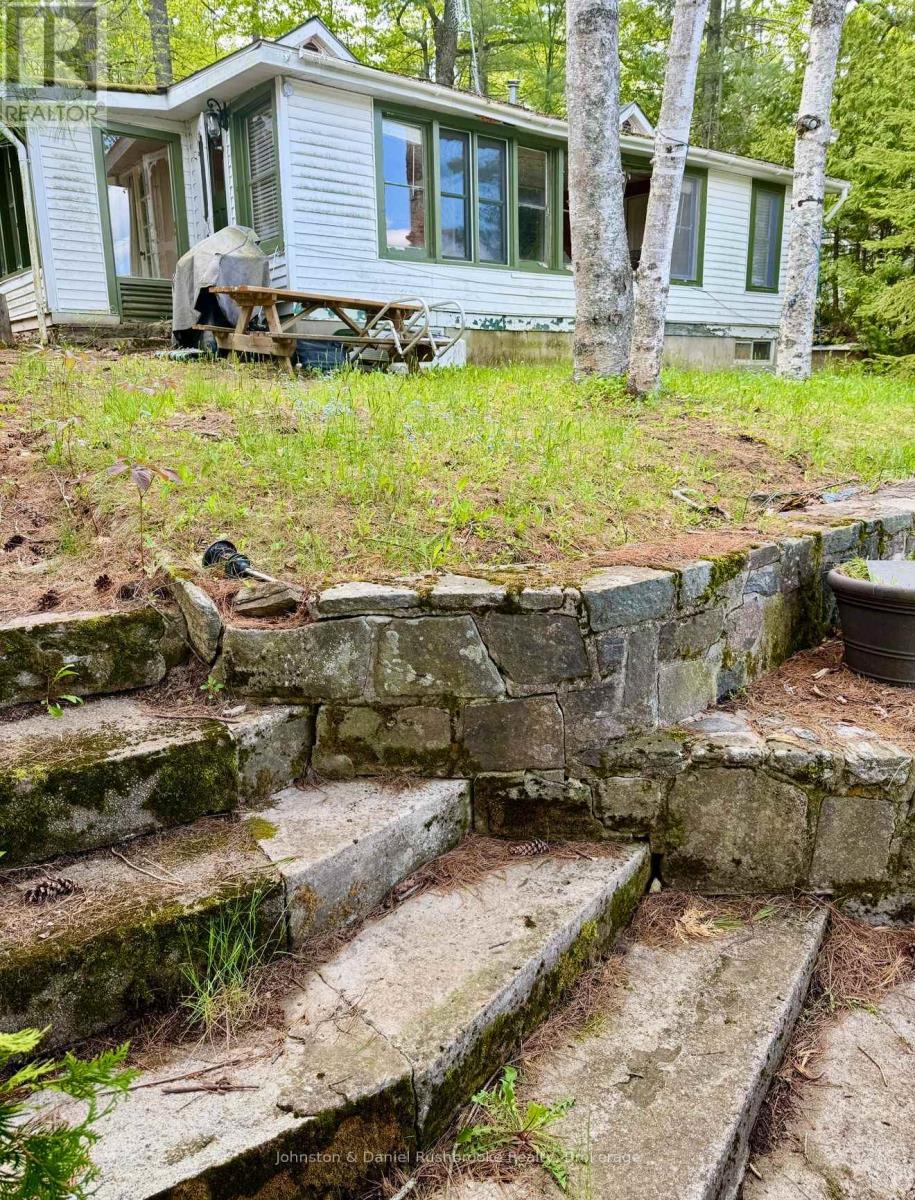 1042 3100 Road, Gravenhurst, Ontario  P1P 1R2 - Photo 12 - X12184777