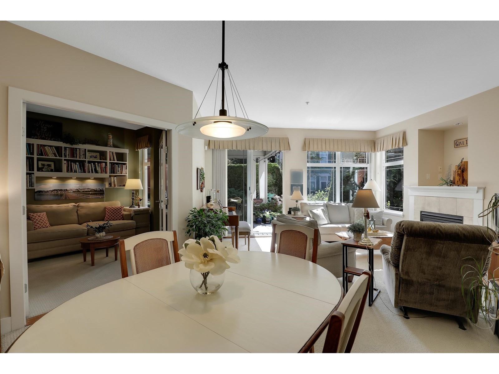 104 15368 16a Avenue, Surrey, British Columbia  V4A 1S9 - Photo 3 - R2998979