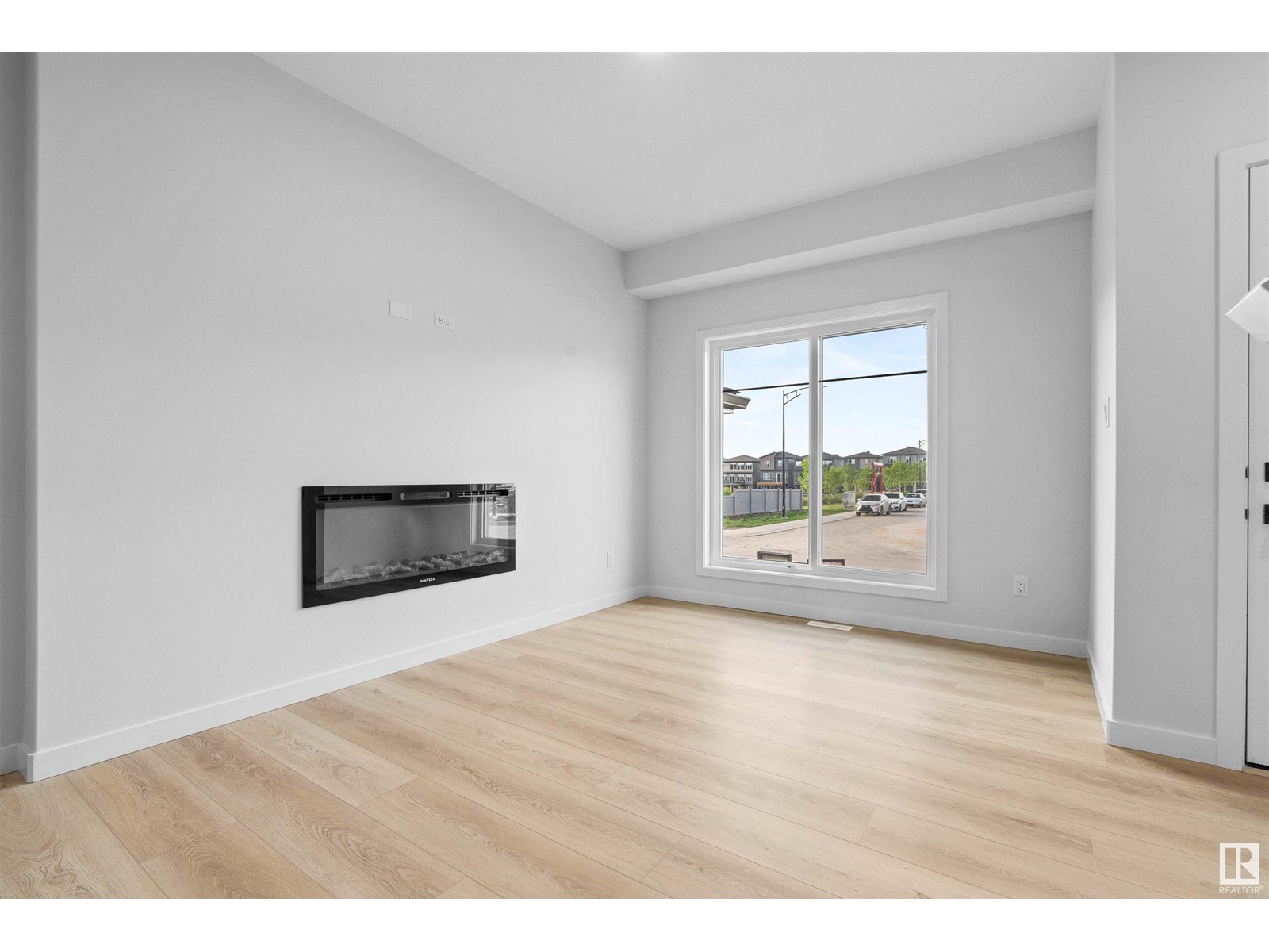 Property at 6373 KING WD SW image 3