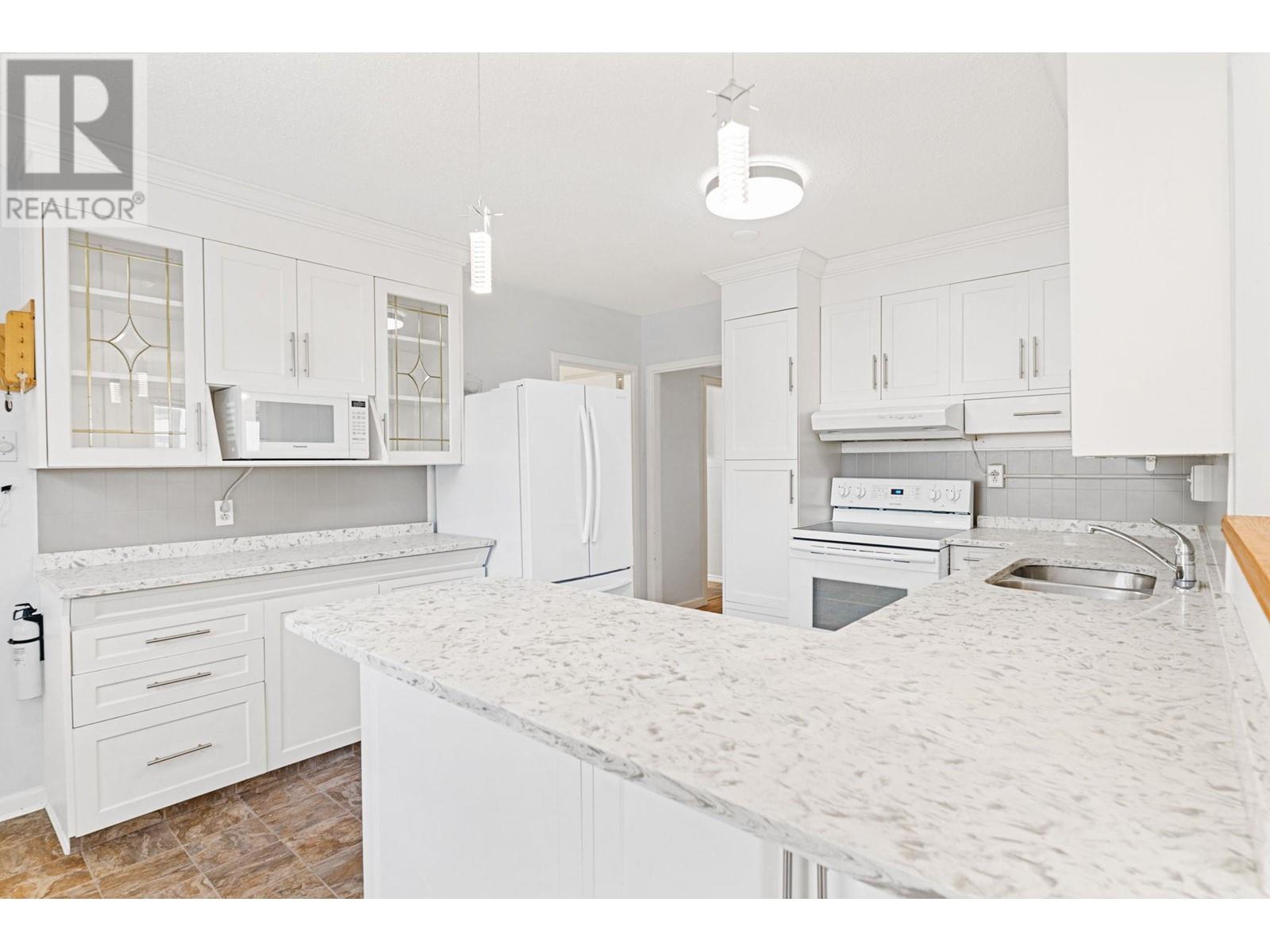 1876-1878 Ethel Street, Kelowna, BC V1Y2Z4