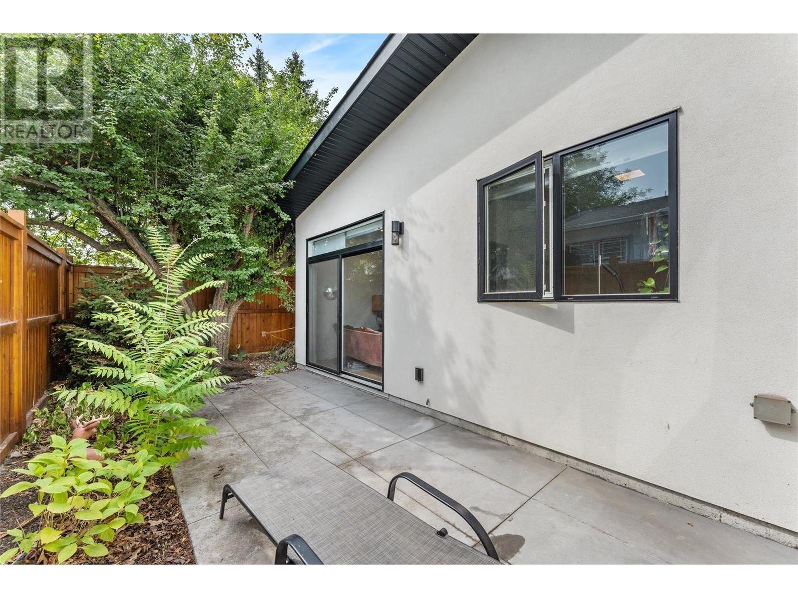 1876-1878 Ethel Street, Kelowna, BC V1Y2Z4