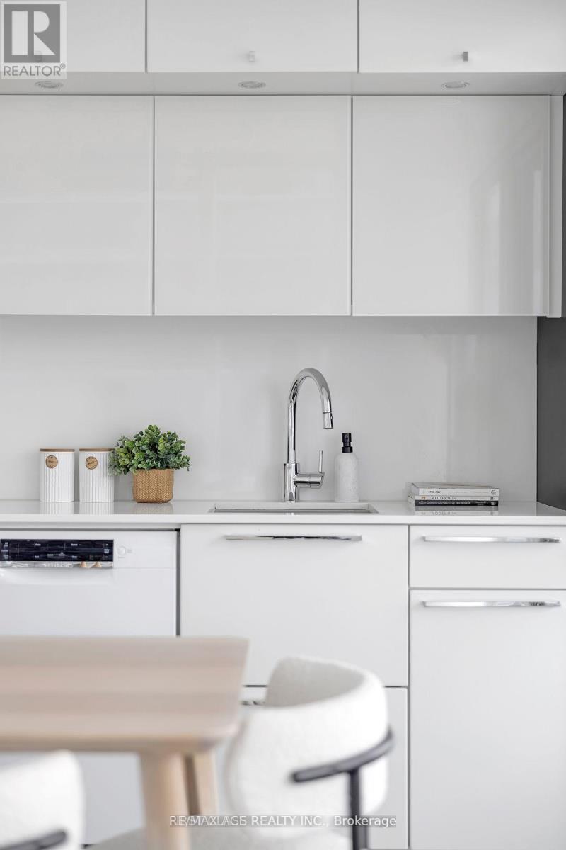 4808 - 15 Grenville Street, Toronto, Ontario  M4Y 1A1 - Photo 6 - C12184670