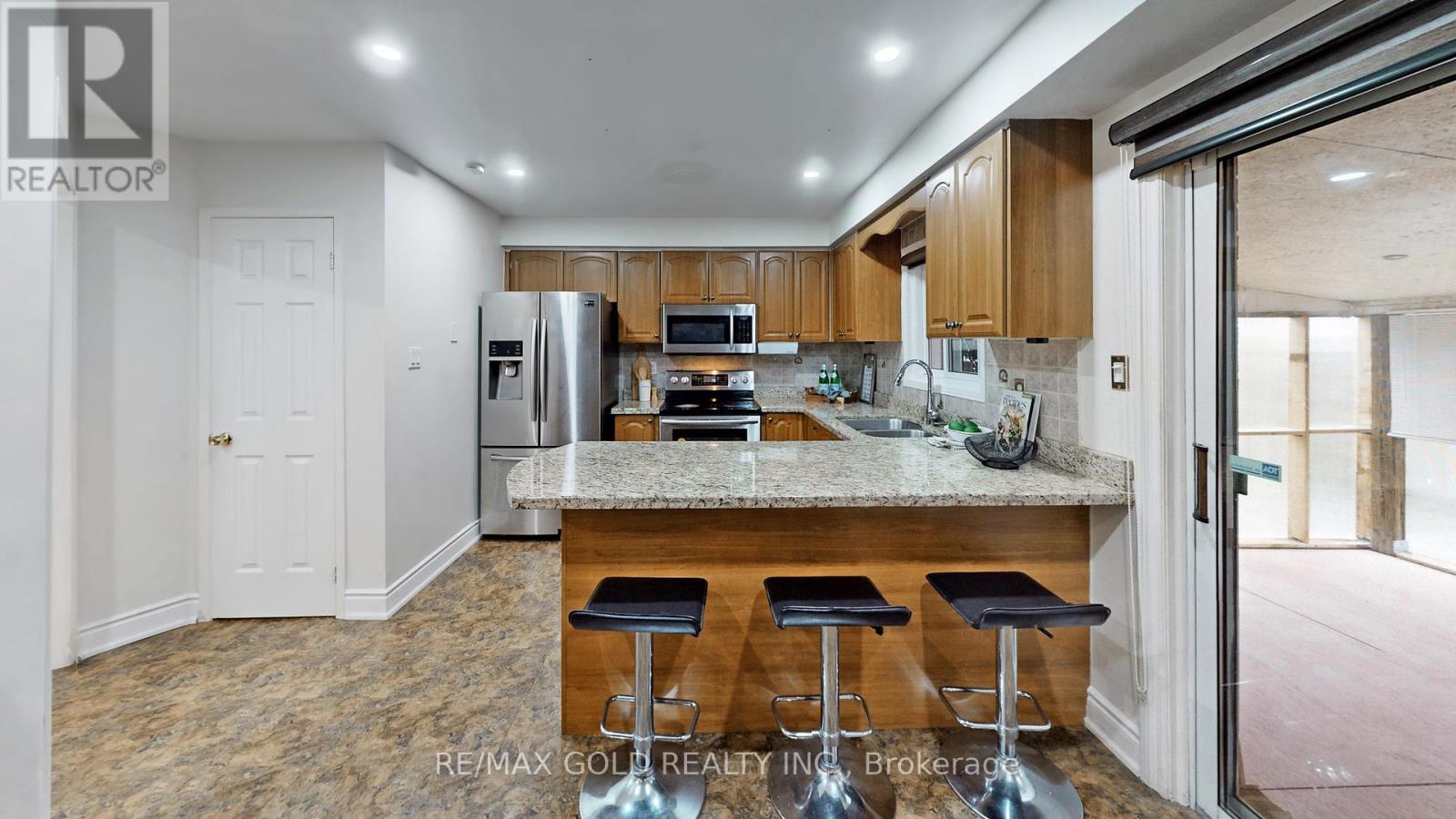 111 Lent Crescent, Brampton, Ontario  L6Y 4X7 - Photo 15 - W12184479