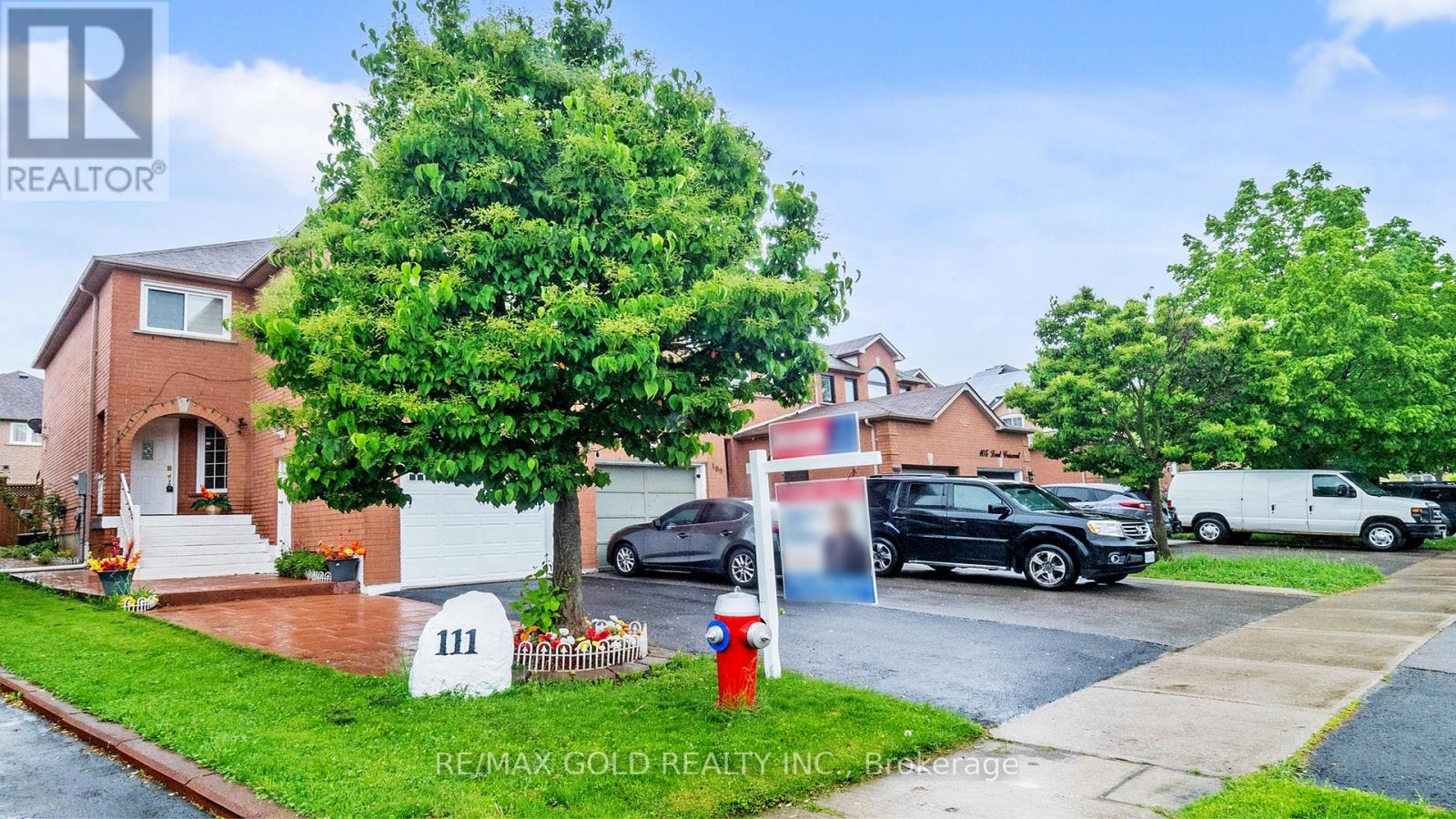 111 Lent Crescent, Brampton, Ontario  L6Y 4X7 - Photo 3 - W12184479