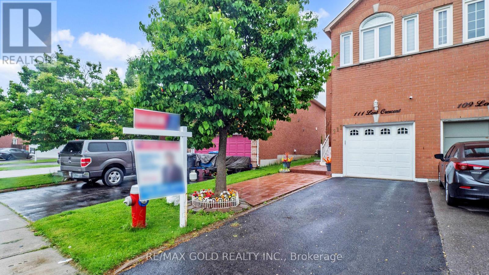 111 Lent Crescent, Brampton, Ontario  L6Y 4X7 - Photo 4 - W12184479