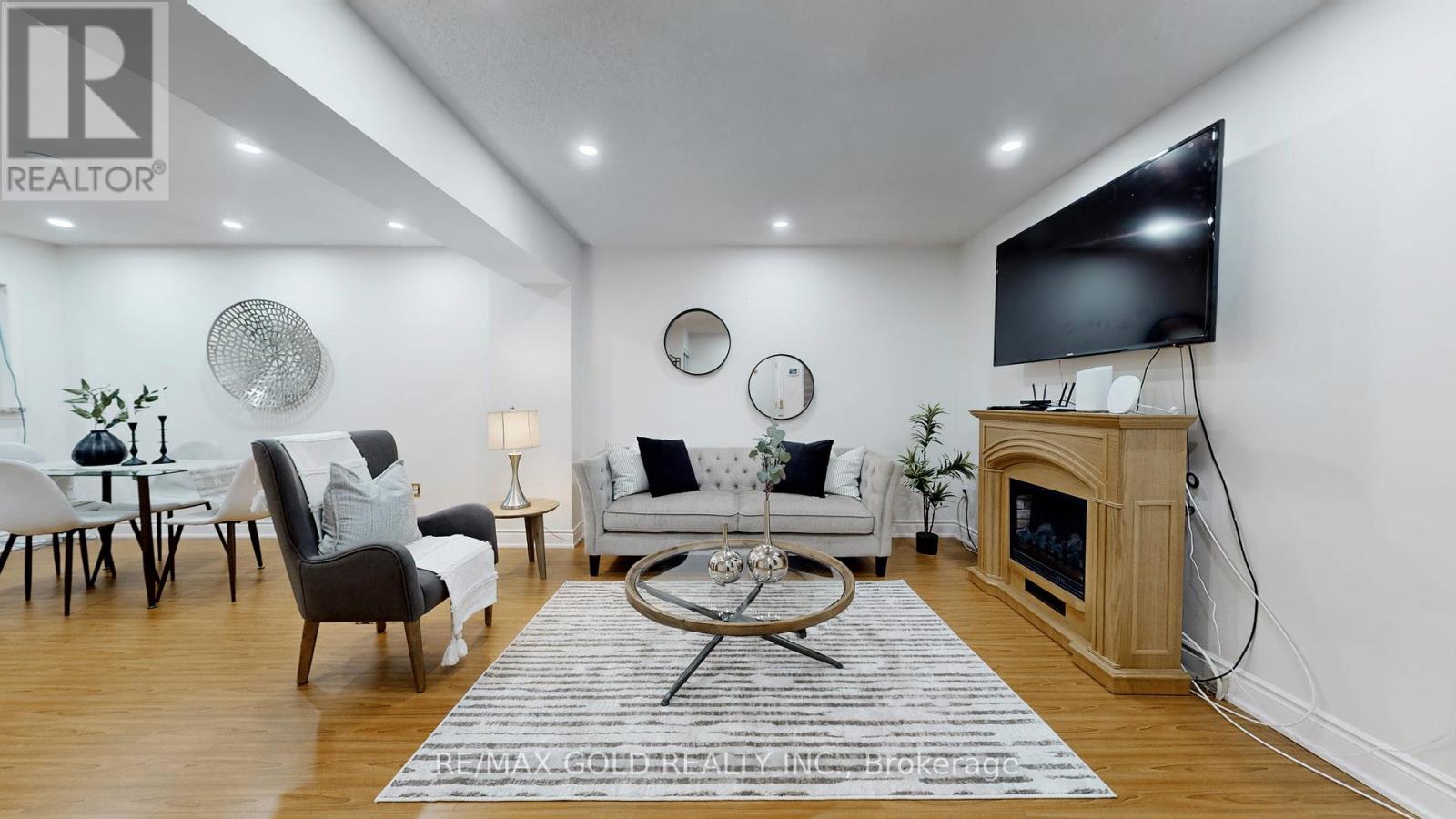 111 Lent Crescent, Brampton, Ontario  L6Y 4X7 - Photo 5 - W12184479