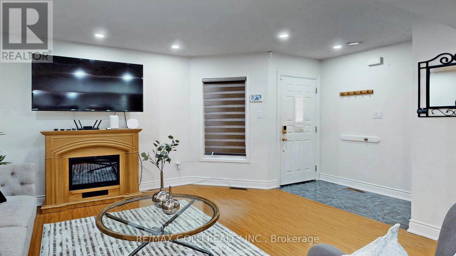 111 Lent Crescent, Brampton (Fletcher's West), Ontario  L6Y 4X7 - Photo 8 - W12184479