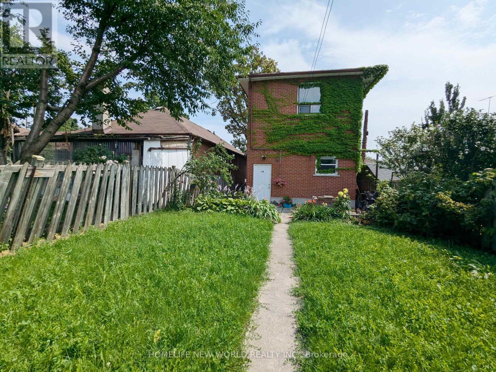 Unit 2 - 2 Thornton Avenue, Toronto, Ontario  M6E 2C9 - Photo 16 - W12184494