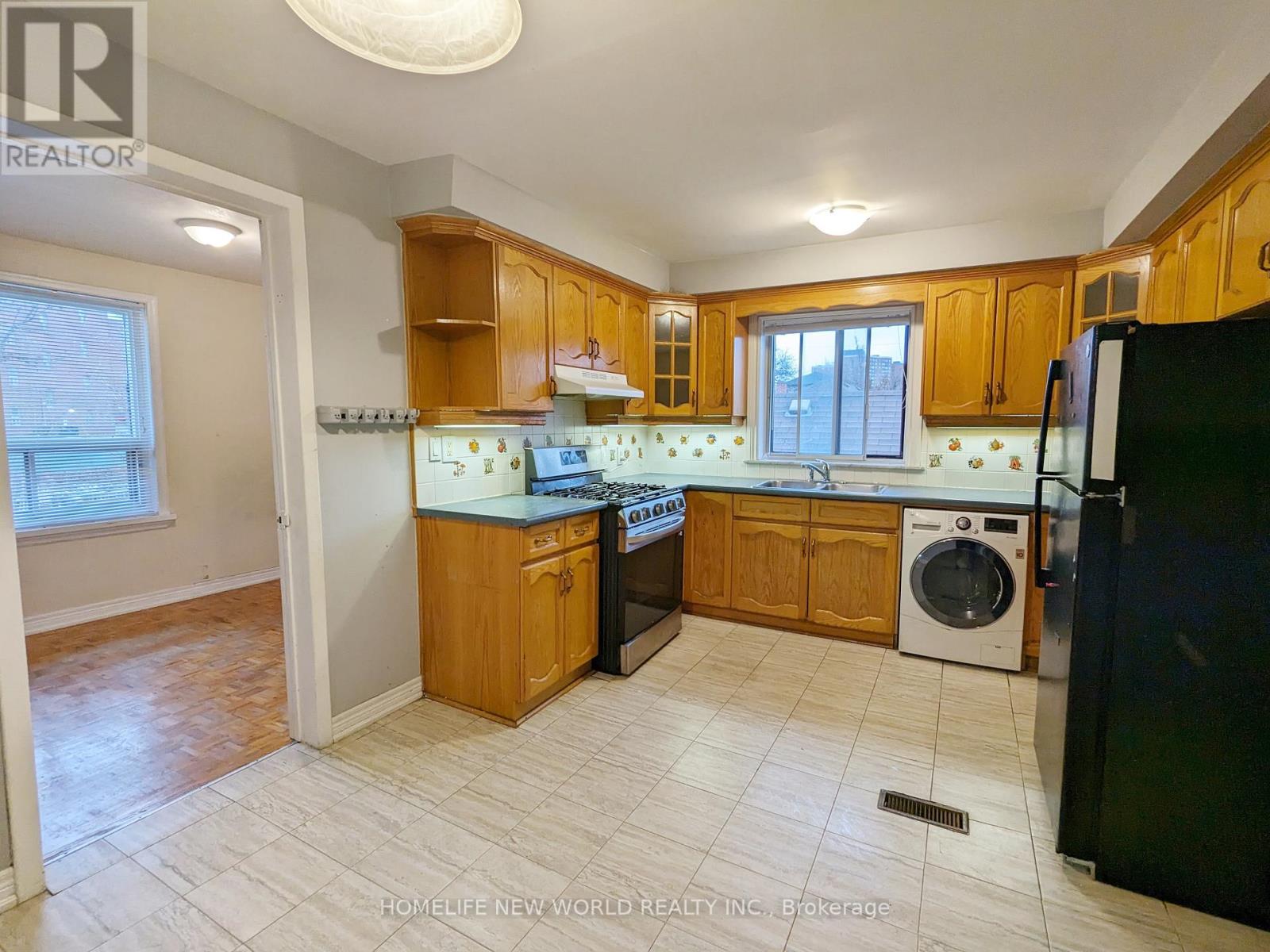 Unit 2 - 2 Thornton Avenue, Toronto, Ontario  M6E 2C9 - Photo 2 - W12184494
