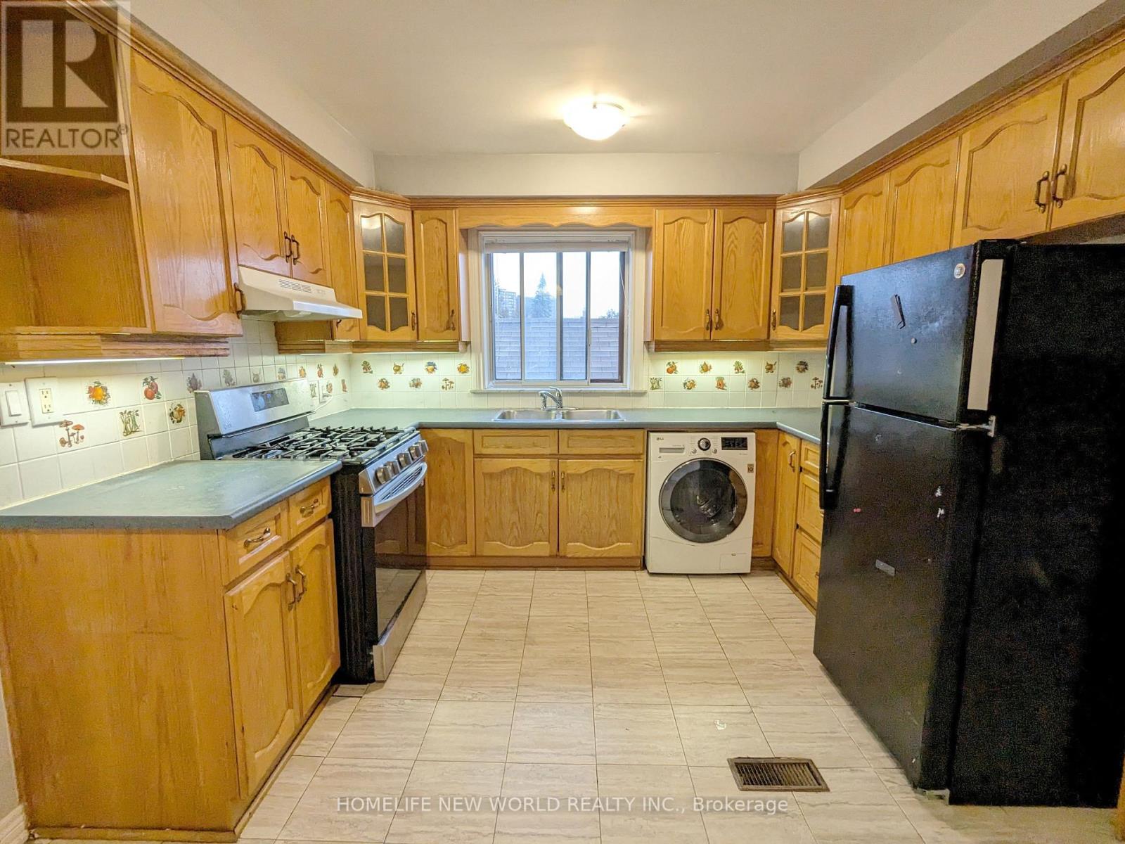 Unit 2 - 2 Thornton Avenue, Toronto, Ontario  M6E 2C9 - Photo 4 - W12184494