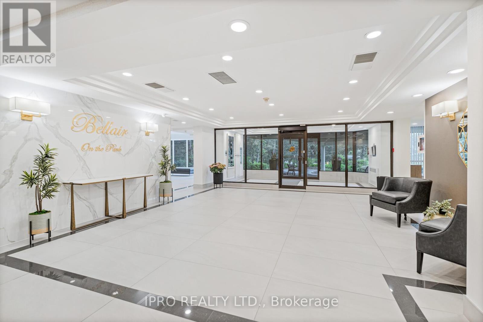 901 - 22 Hanover Road, Brampton, Ontario  L6S 5K7 - Photo 1 - W12184508