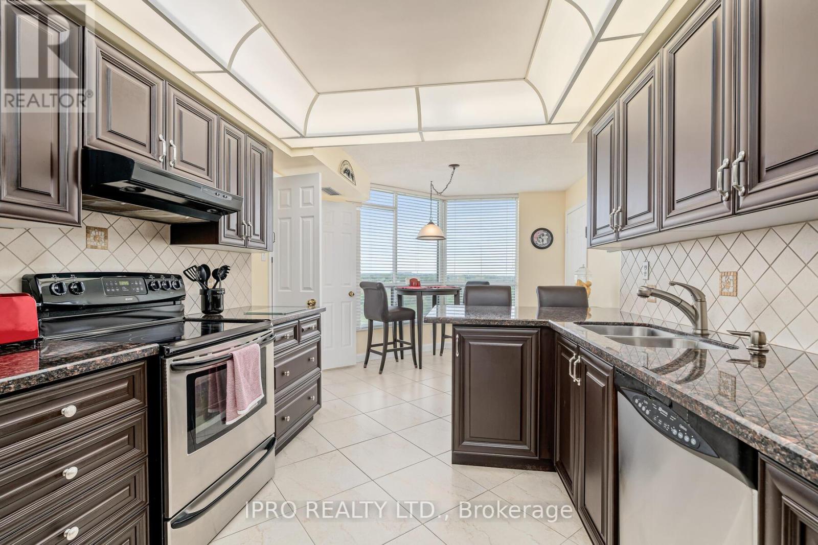 901 - 22 Hanover Road, Brampton (Queen Street Corridor), Ontario  L6S 5K7 - Photo 16 - W12184508