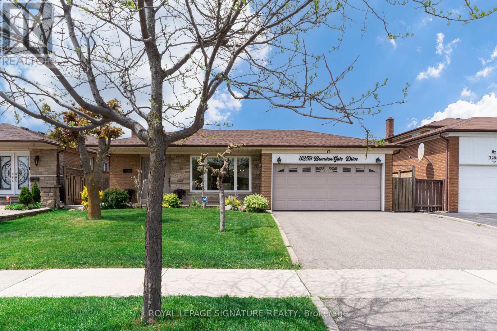 3259 Brandon Gate Drive, Mississauga, Ontario  L4T 2G3 - Photo 1 - W12184509