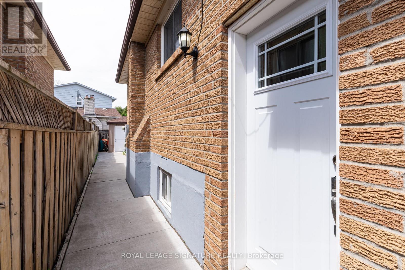 3259 Brandon Gate Drive, Mississauga, Ontario  L4T 2G3 - Photo 23 - W12184509