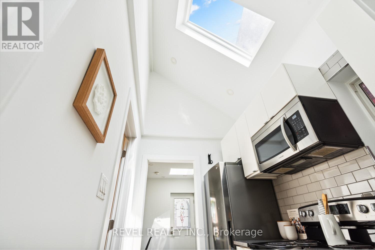 526 Quebec Avenue, Toronto, Ontario  M6P 2V7 - Photo 10 - W12184553