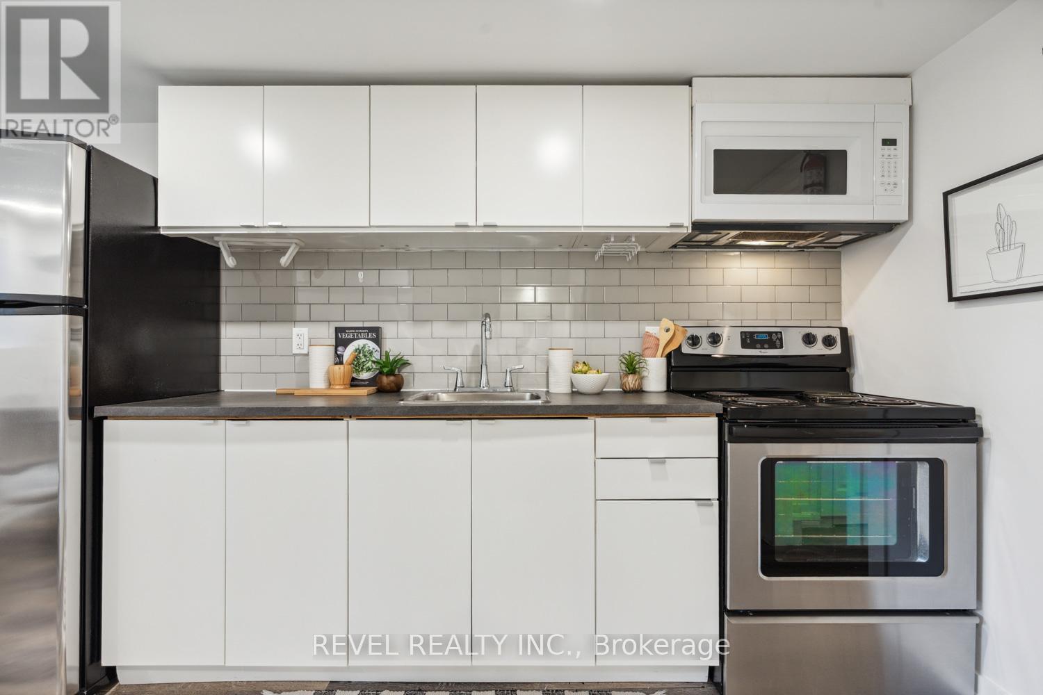 526 Quebec Avenue, Toronto, Ontario  M6P 2V7 - Photo 17 - W12184553