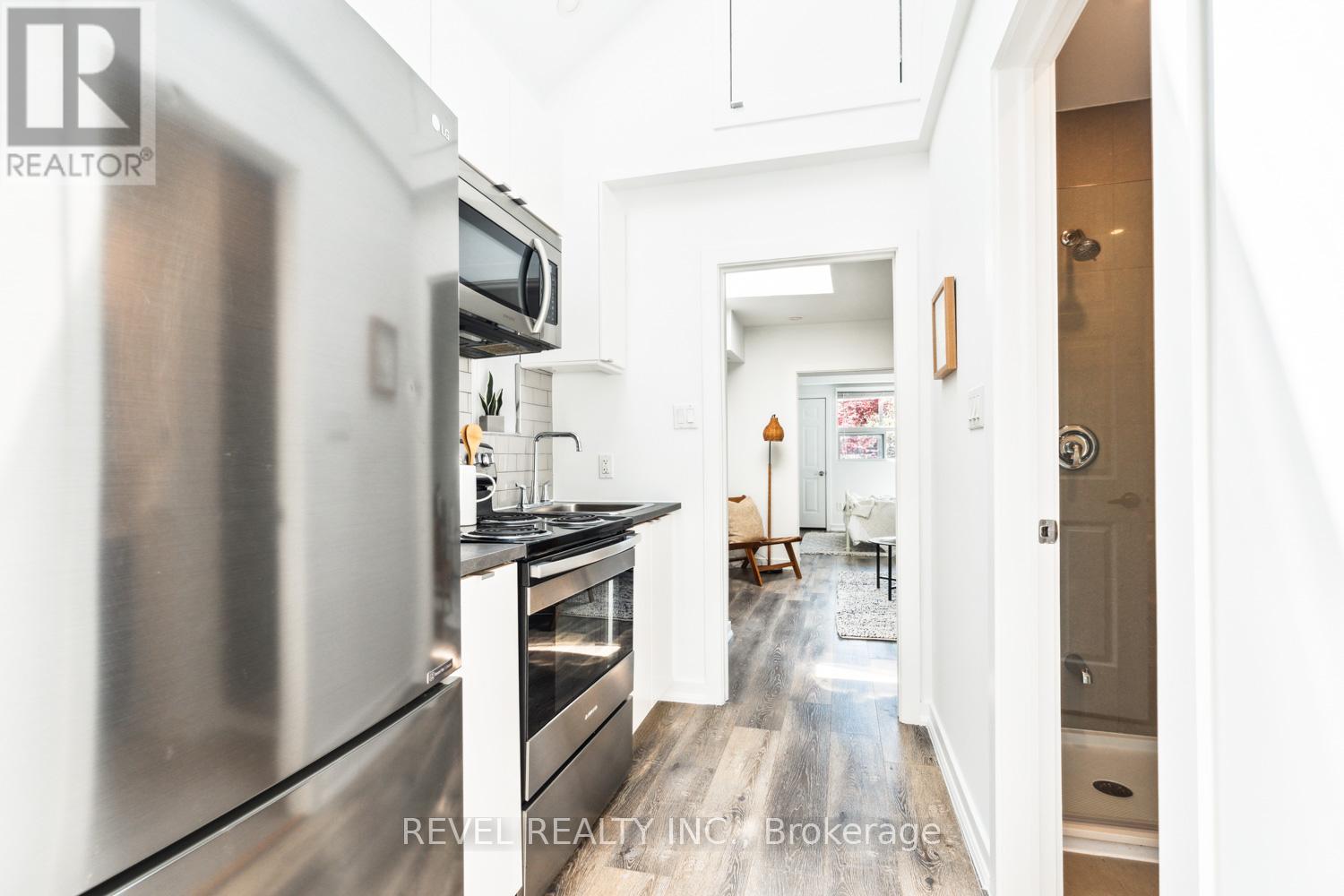 526 Quebec Avenue, Toronto, Ontario  M6P 2V7 - Photo 7 - W12184553