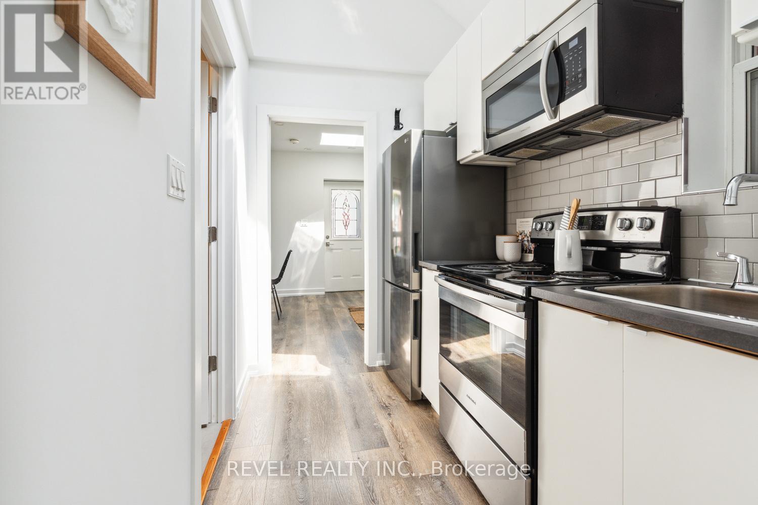 526 Quebec Avenue, Toronto, Ontario  M6P 2V7 - Photo 8 - W12184553