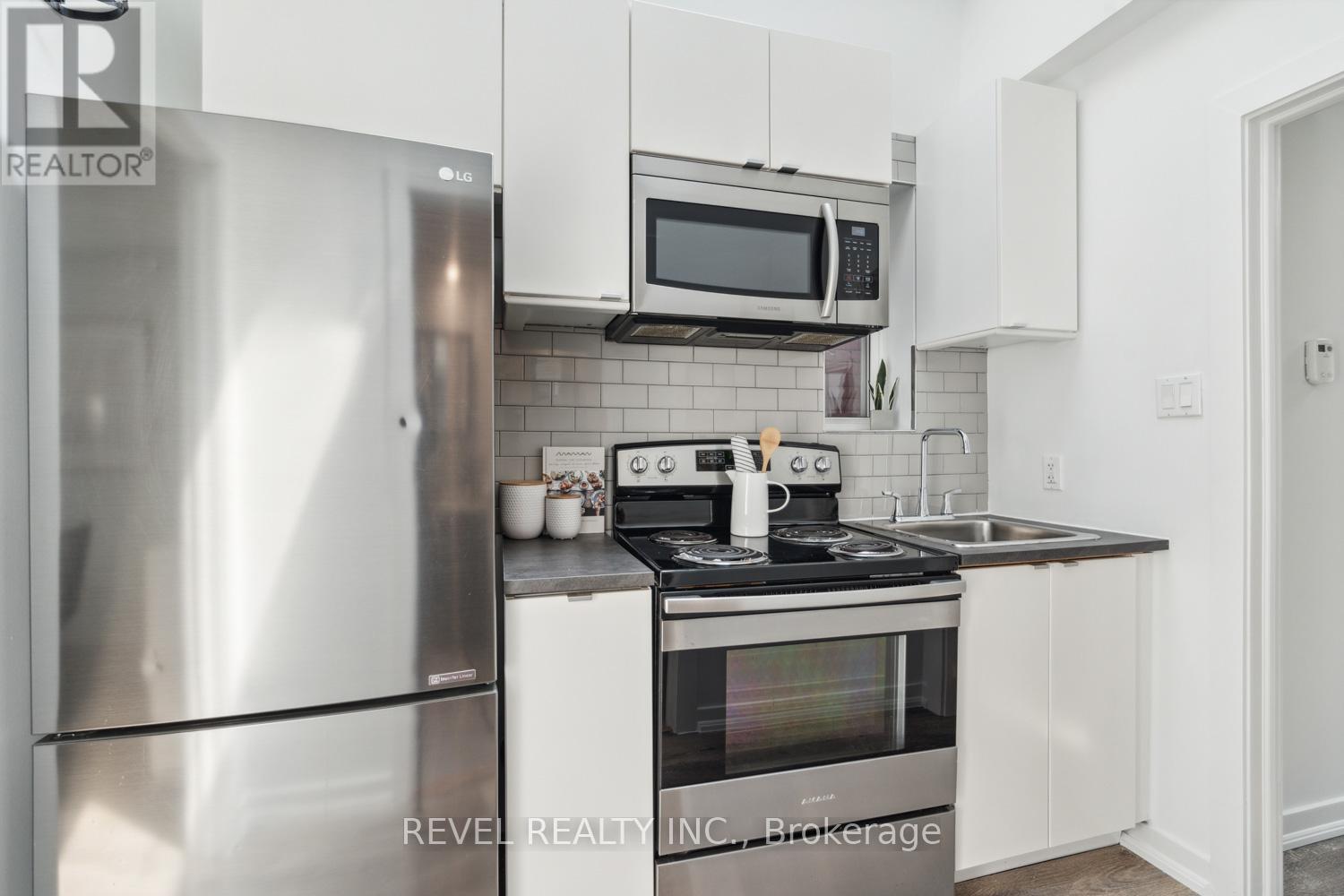526 Quebec Avenue, Toronto, Ontario  M6P 2V7 - Photo 9 - W12184553