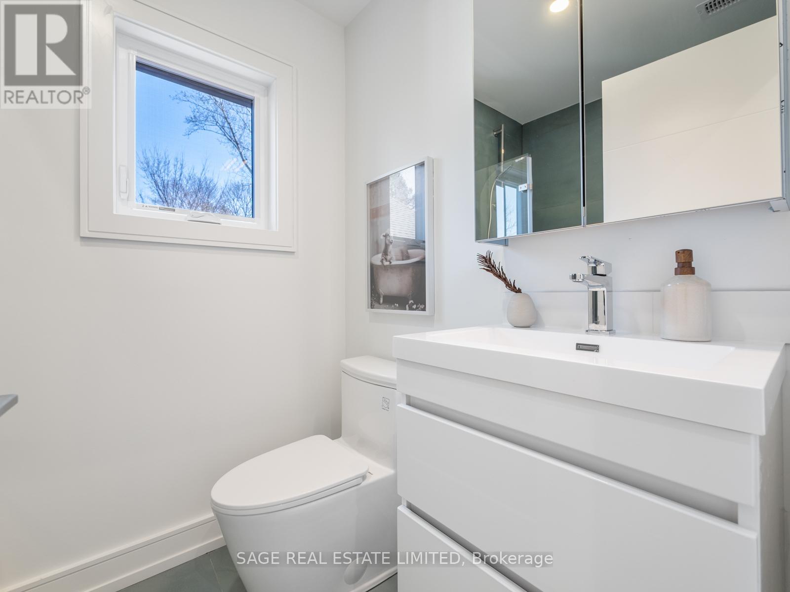 159 Humbervale Boulevard, Toronto, Ontario  M8Y 3P9 - Photo 34 - W12184630