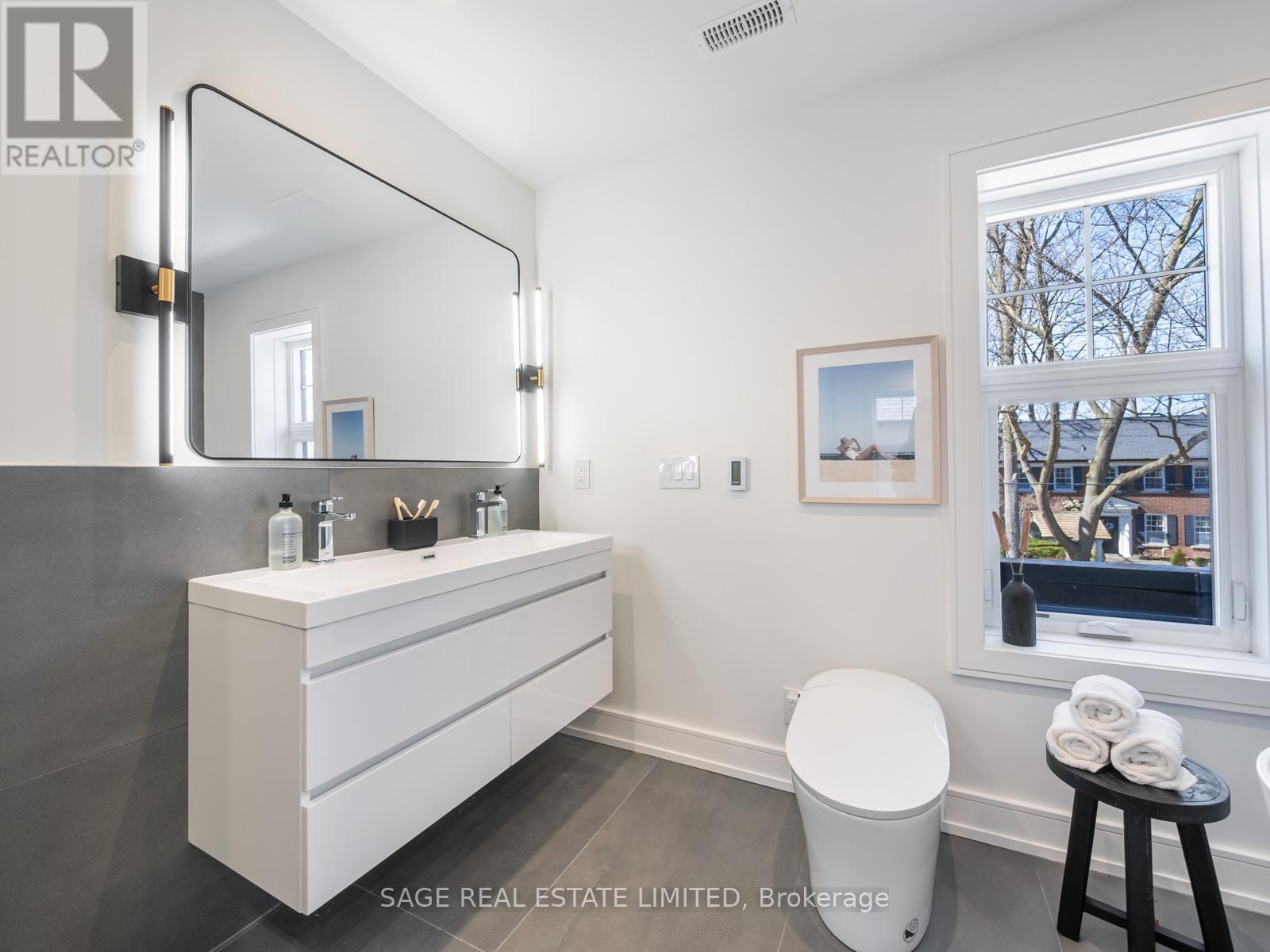 159 Humbervale Boulevard, Toronto, Ontario  M8Y 3P9 - Photo 38 - W12184630